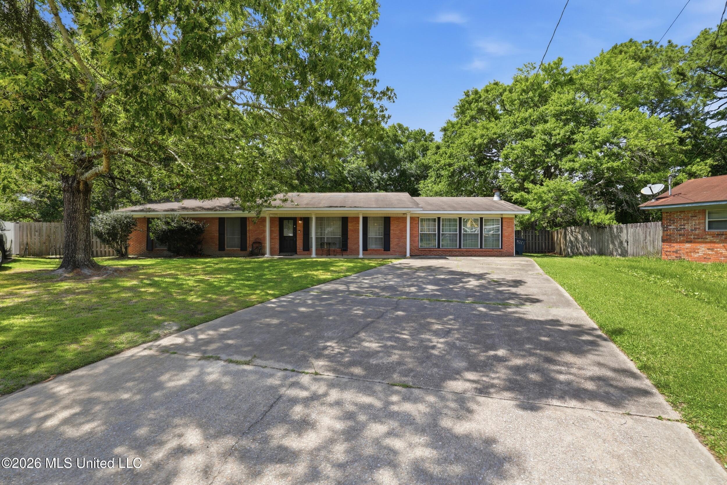 4221 Londontown Road Property Photo 1