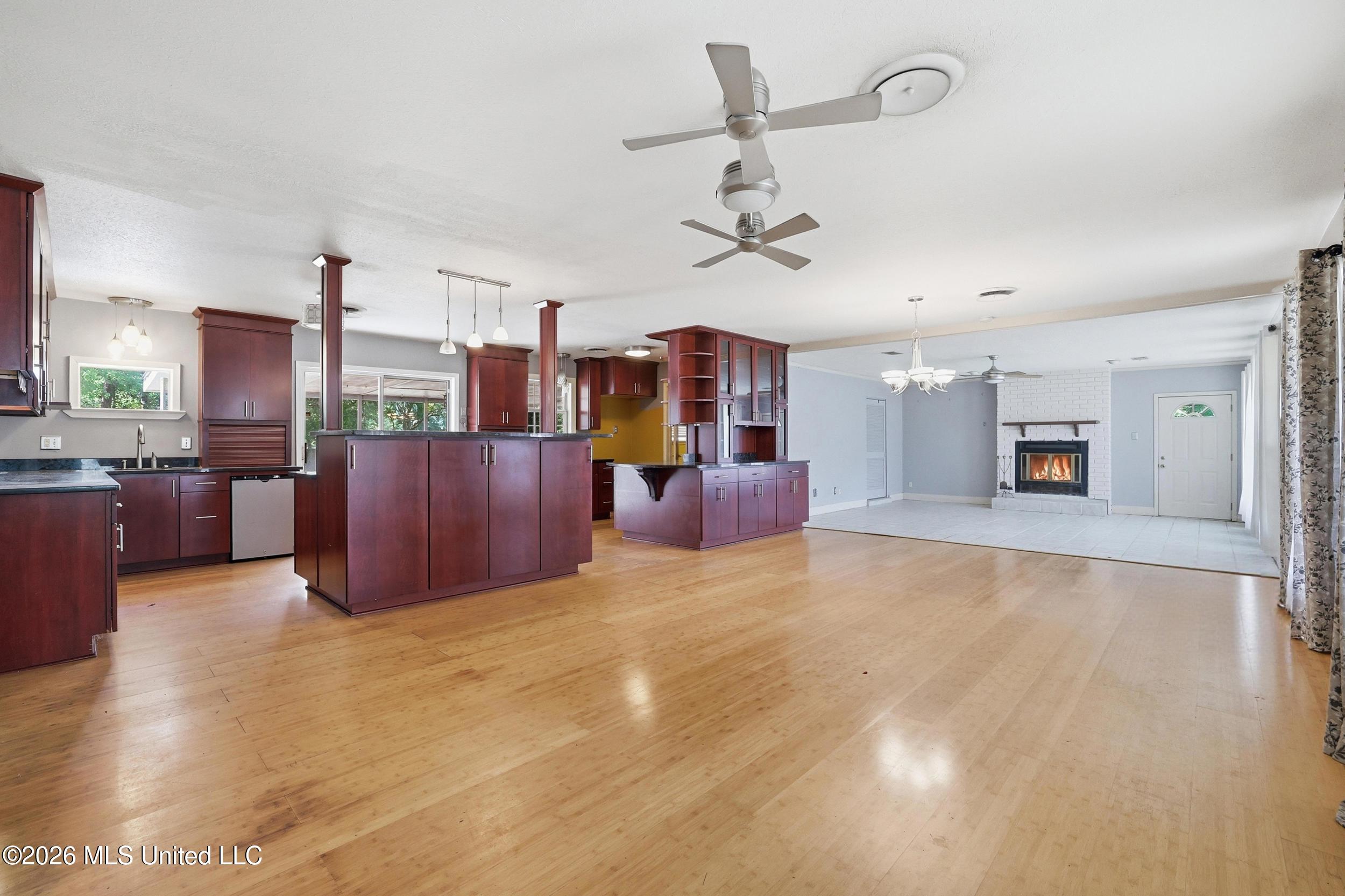 4221 Londontown Road Property Photo 6