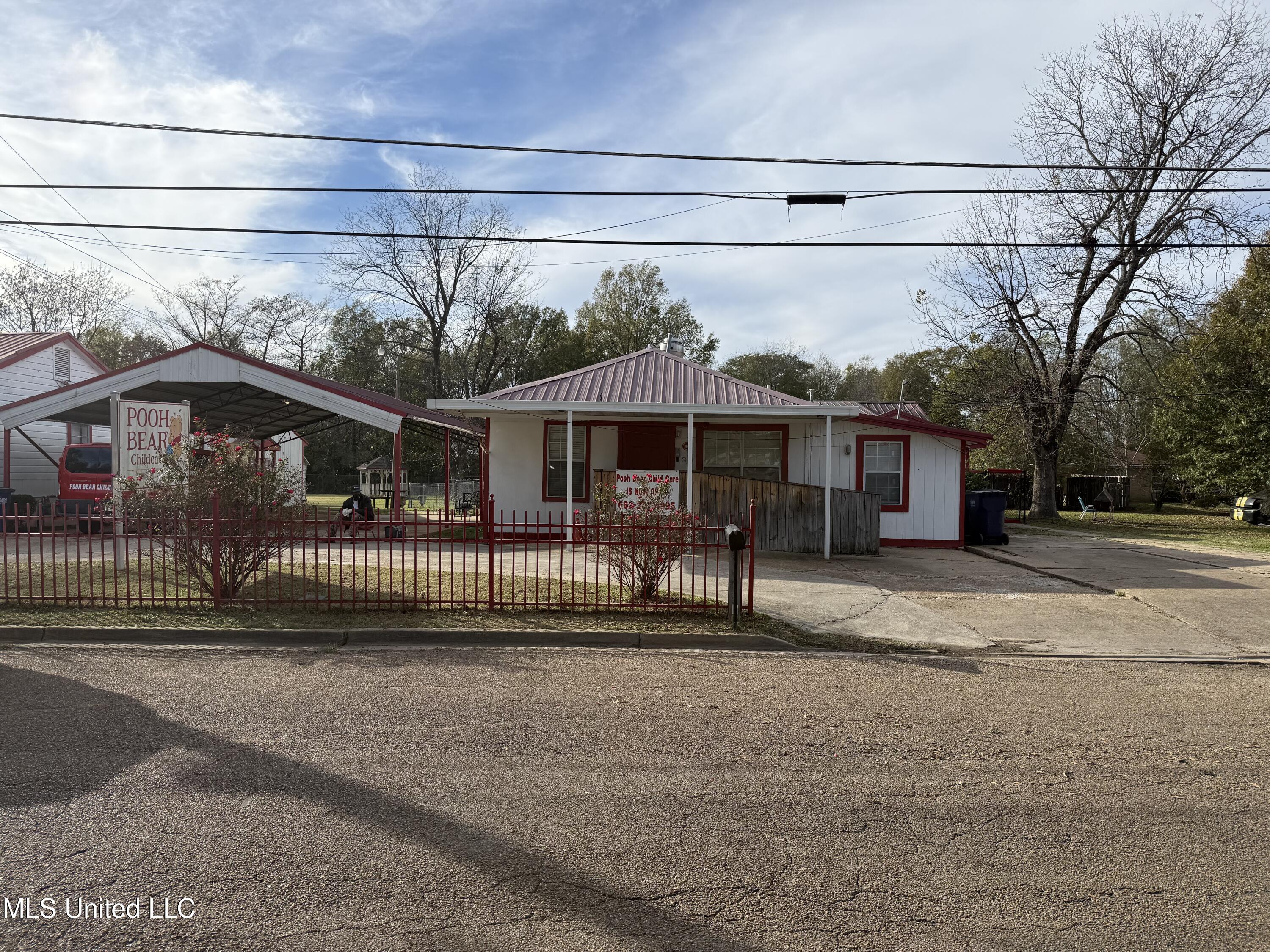 302 Mimosa Drive Property Photo 1