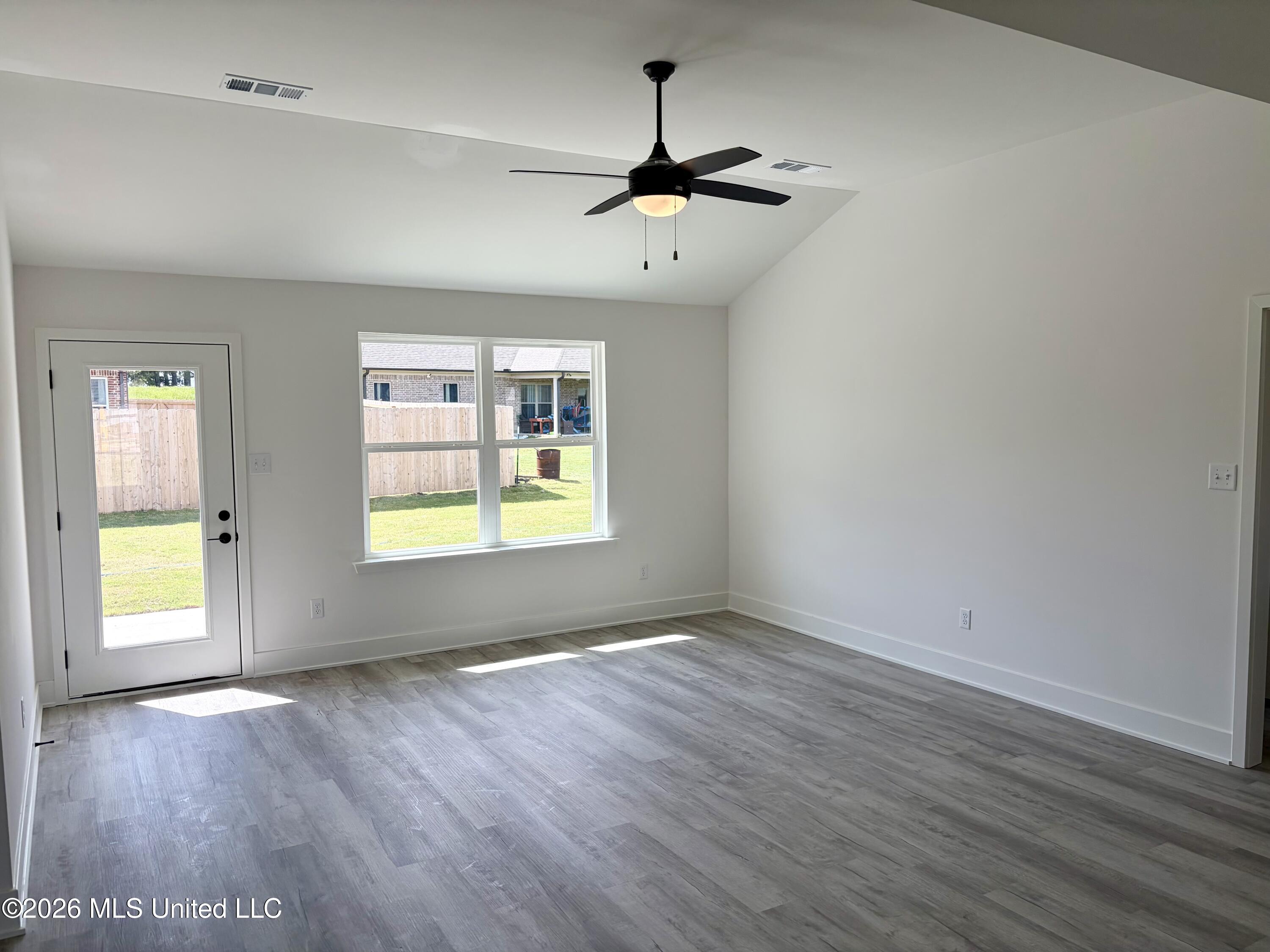 106 Red Bird Cove Property Photo 5