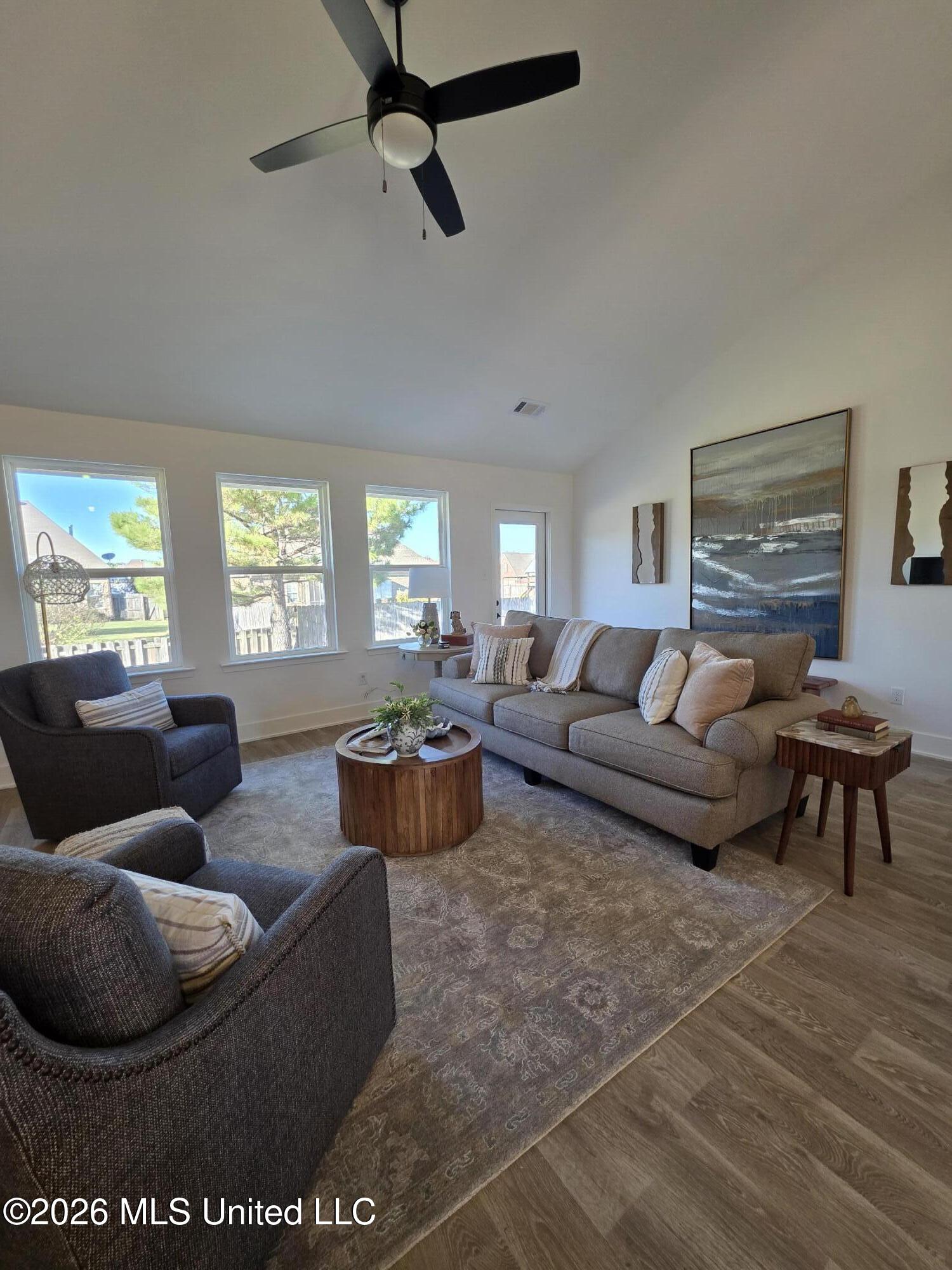 104 Red Bird Cove Property Photo 3