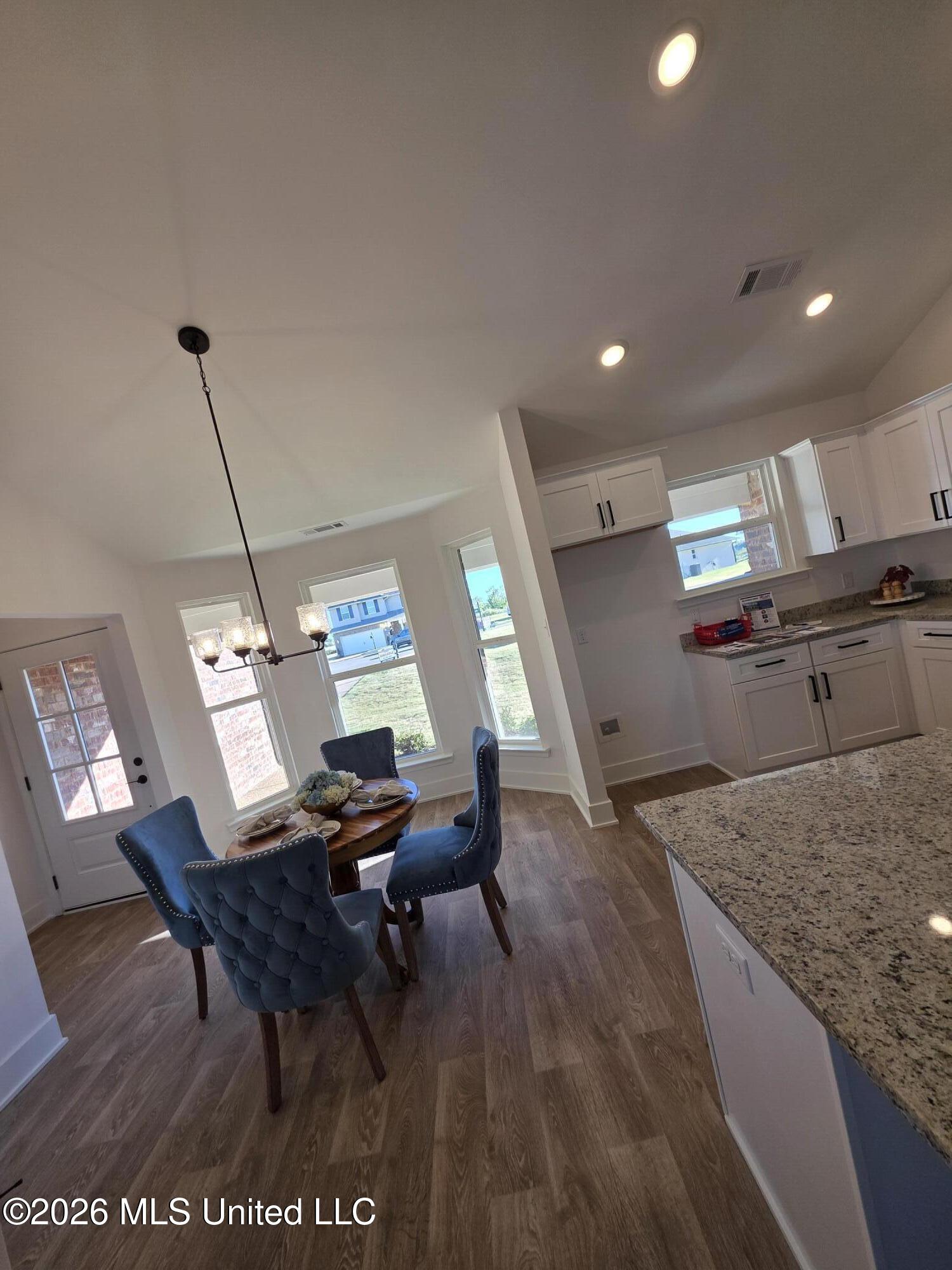 104 Red Bird Cove Property Photo 5