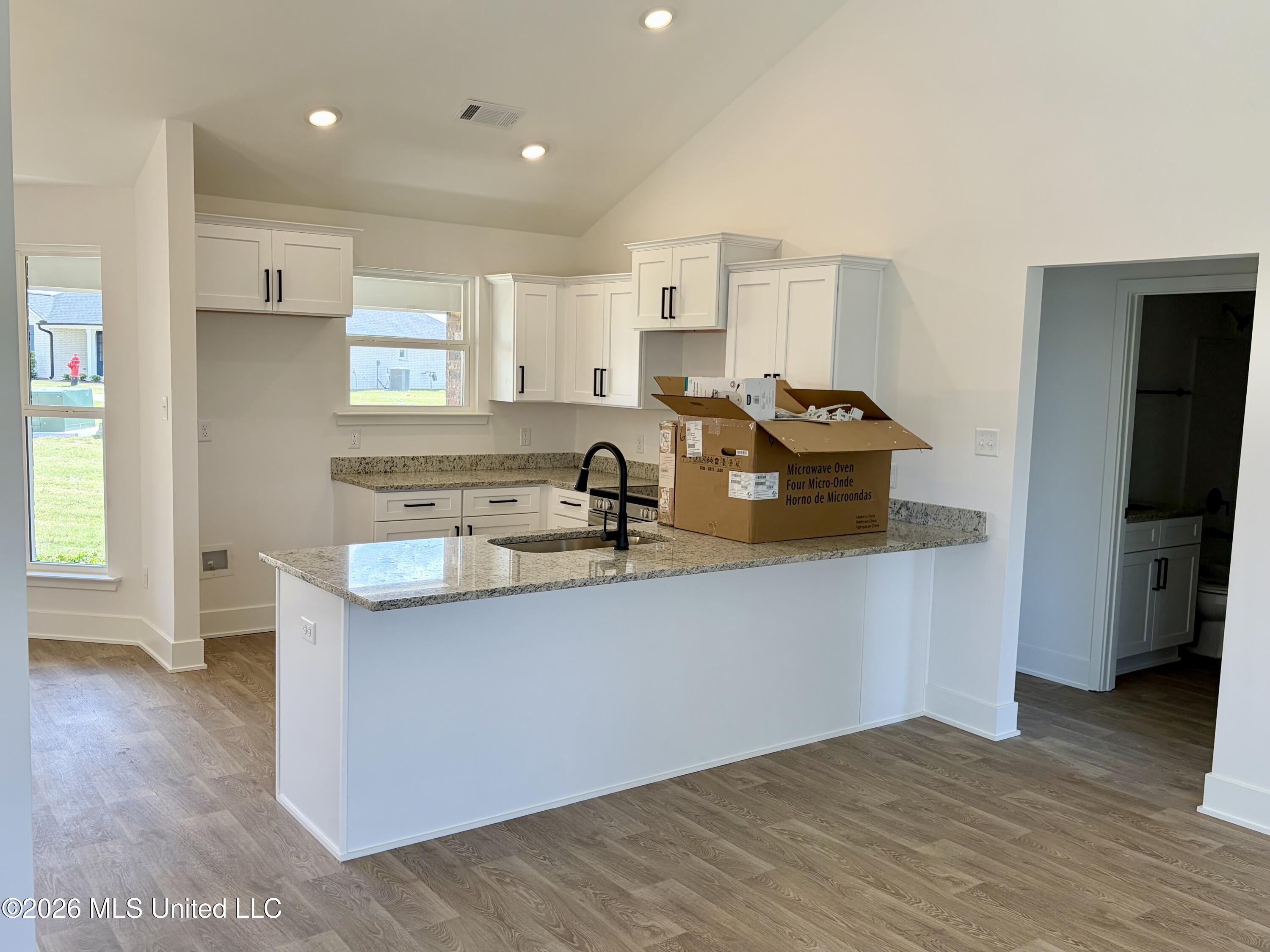 104 Red Bird Cove Property Photo 6