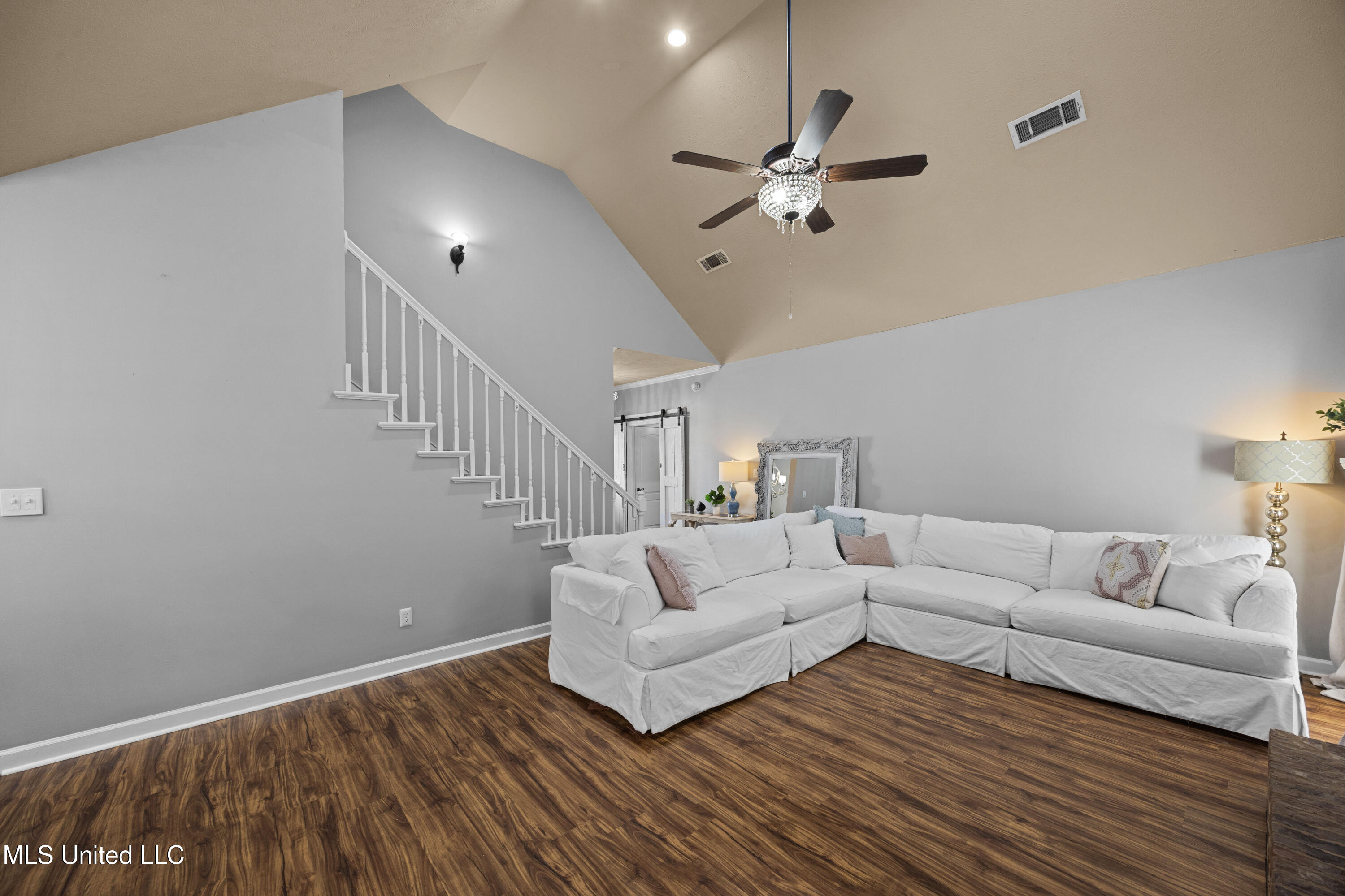 123 Oakhurst Drive Property Photo 8