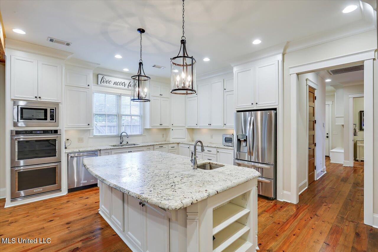 213 Ironwood Plantation Boulevard Property Photo 10