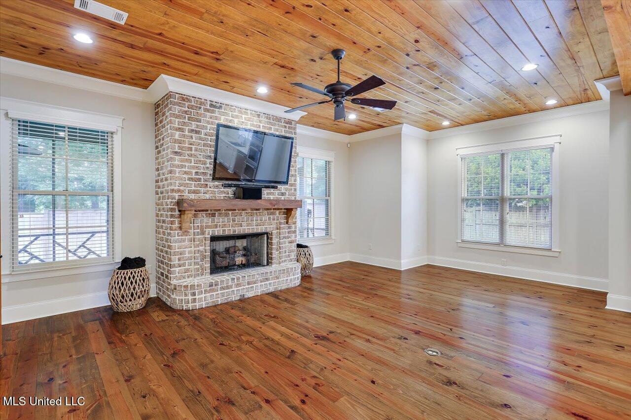 213 Ironwood Plantation Boulevard Property Photo 14