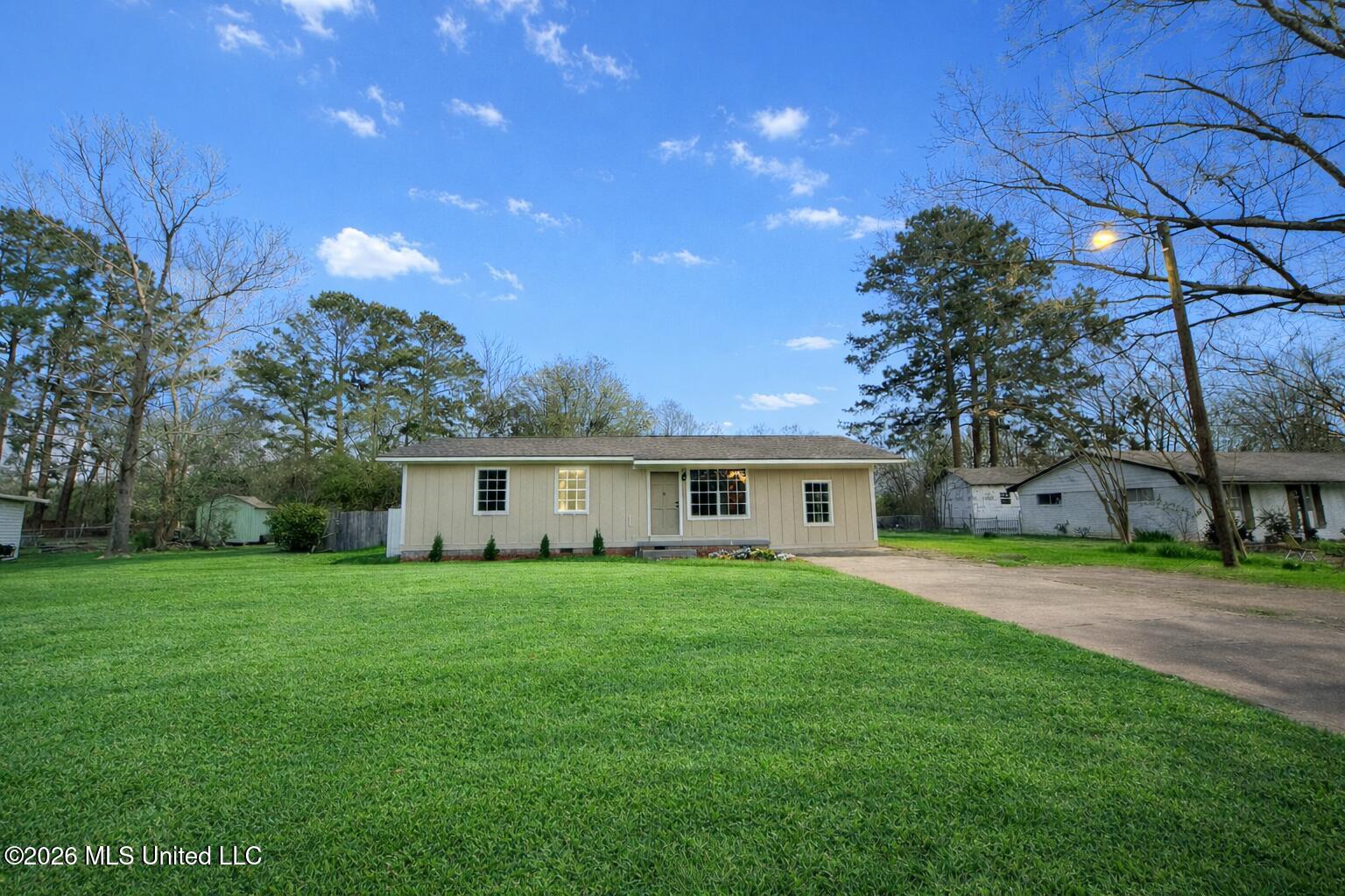 352 Beverly Circle Property Photo 3
