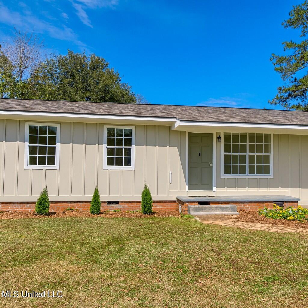 352 Beverly Circle Property Photo 4