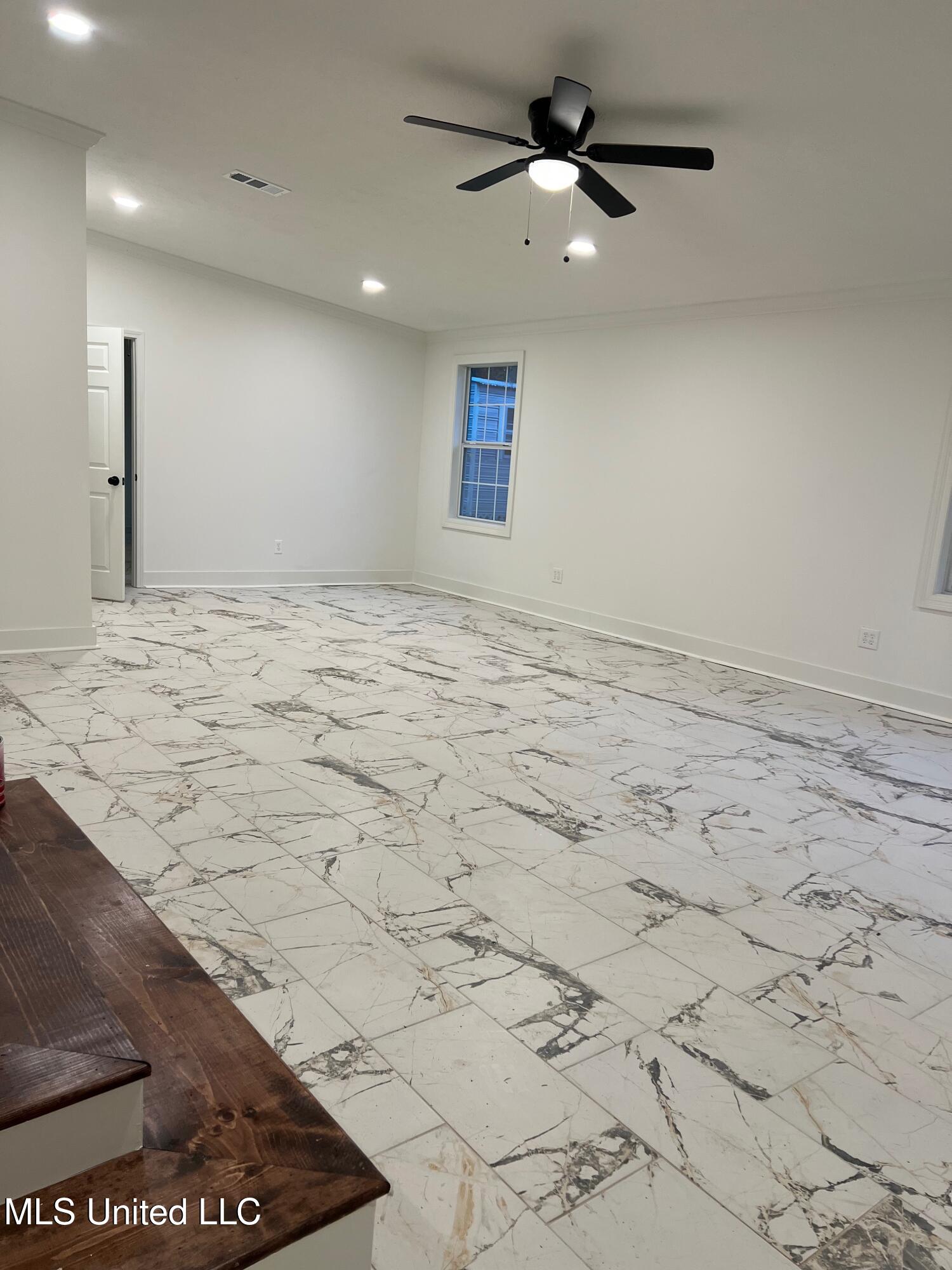 352 Beverly Circle Property Photo 6