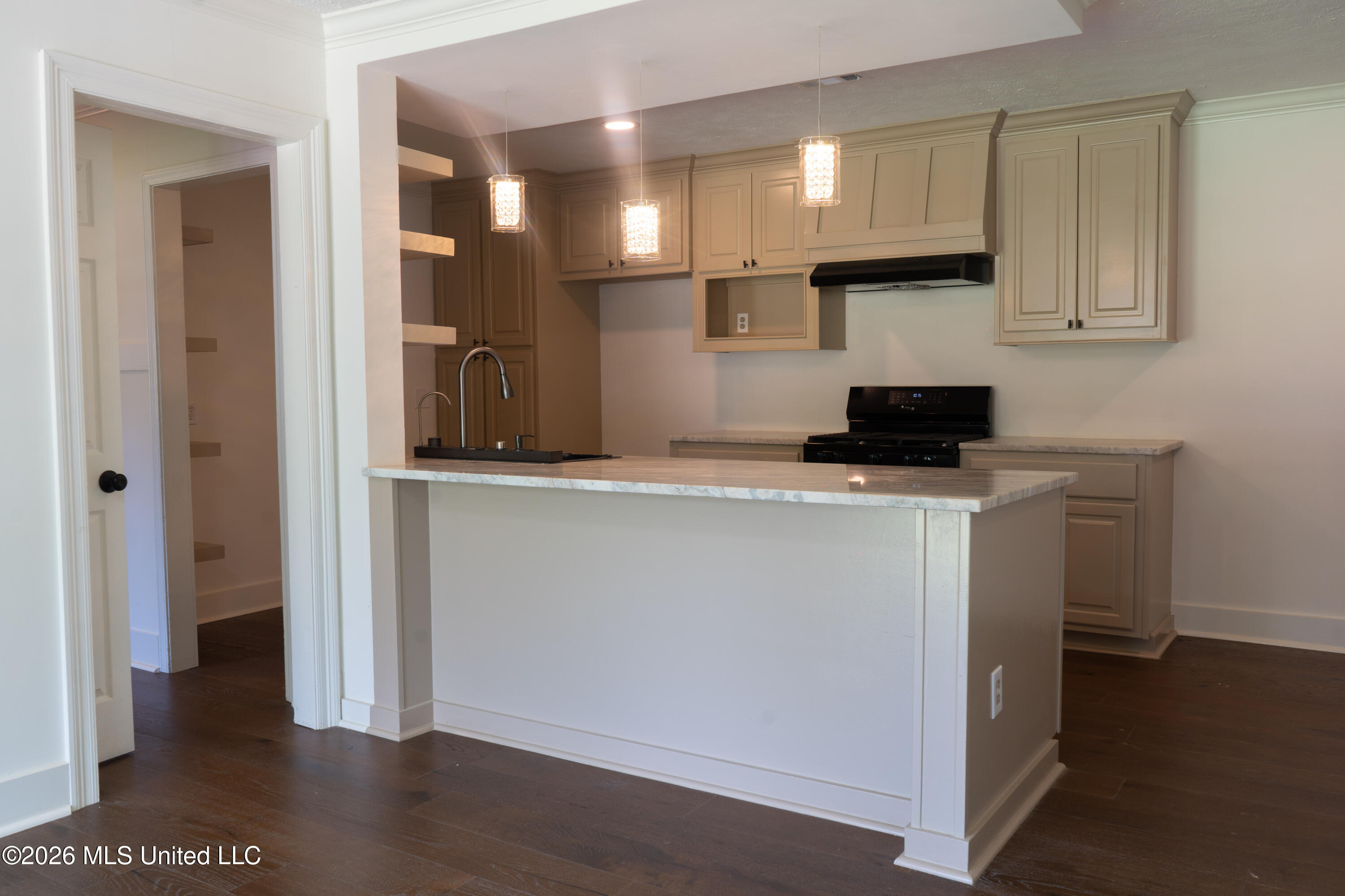 352 Beverly Circle Property Photo 8