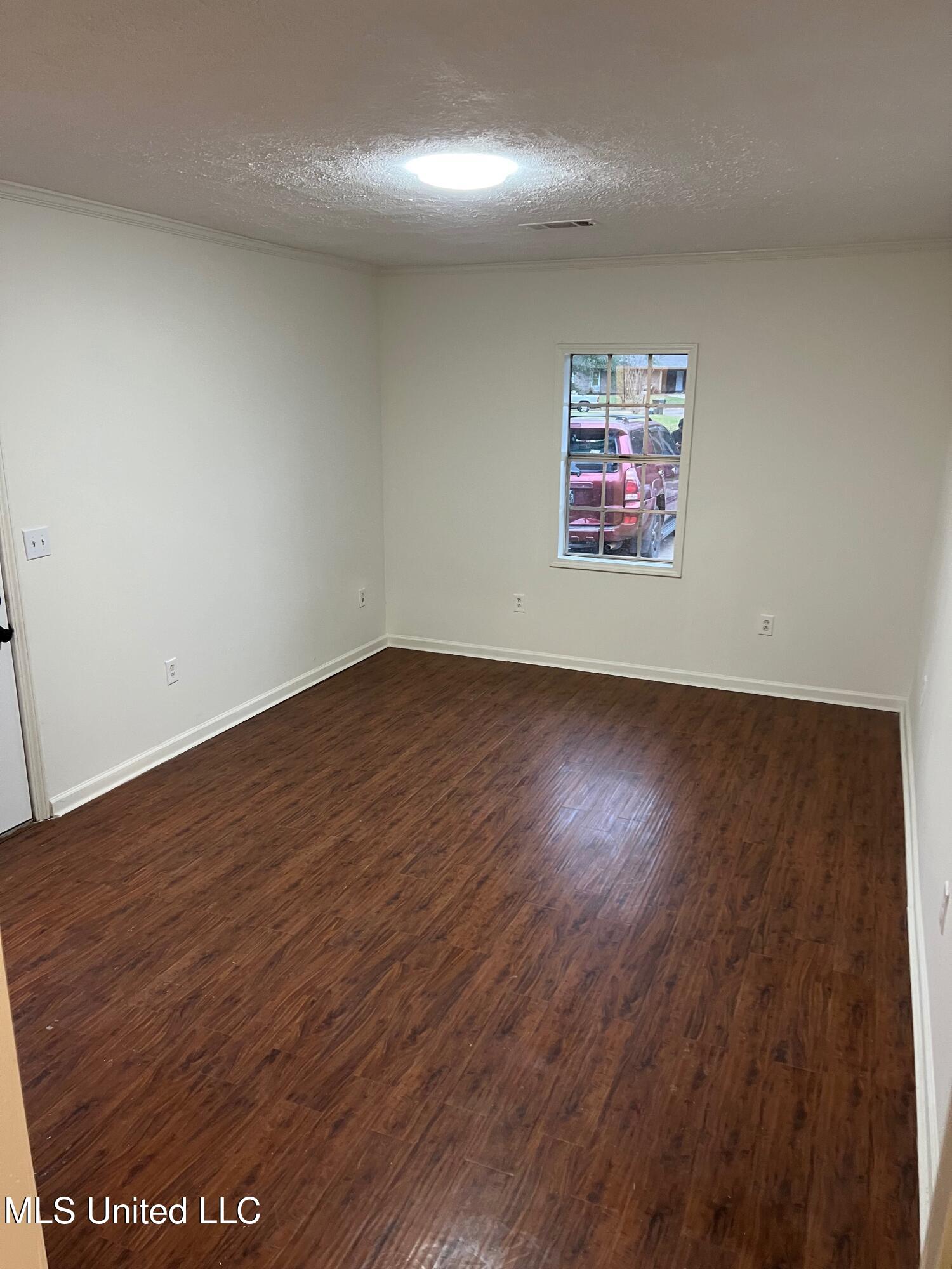 352 Beverly Circle Property Photo 16