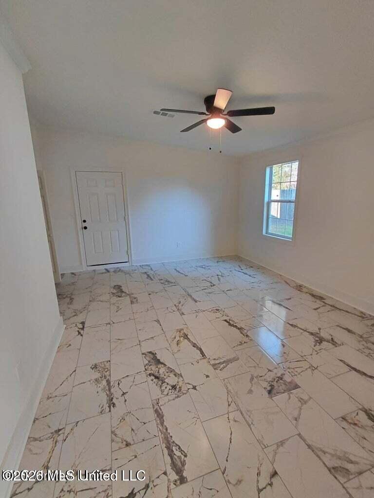 352 Beverly Circle Property Photo 18