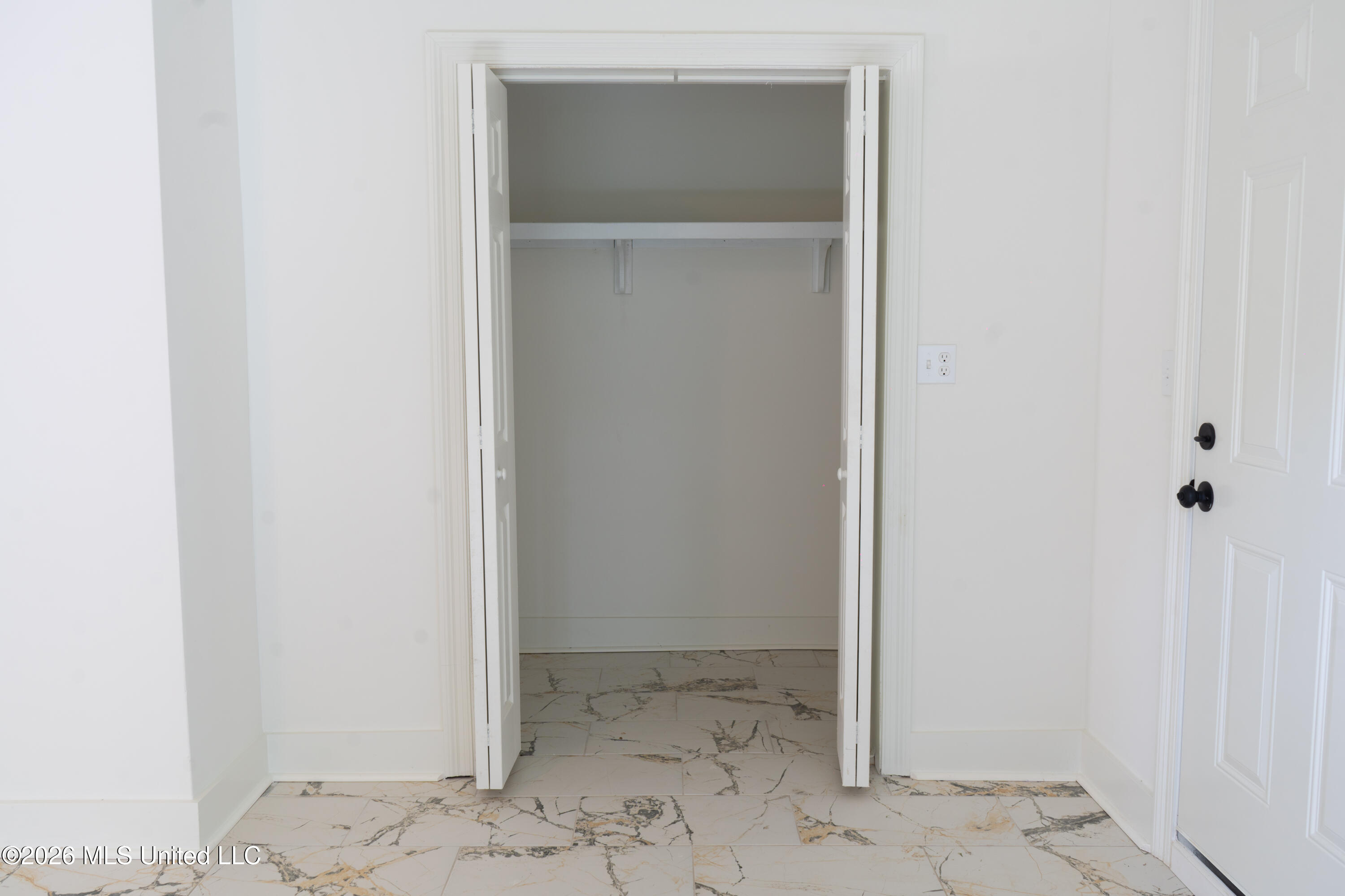 352 Beverly Circle Property Photo 29