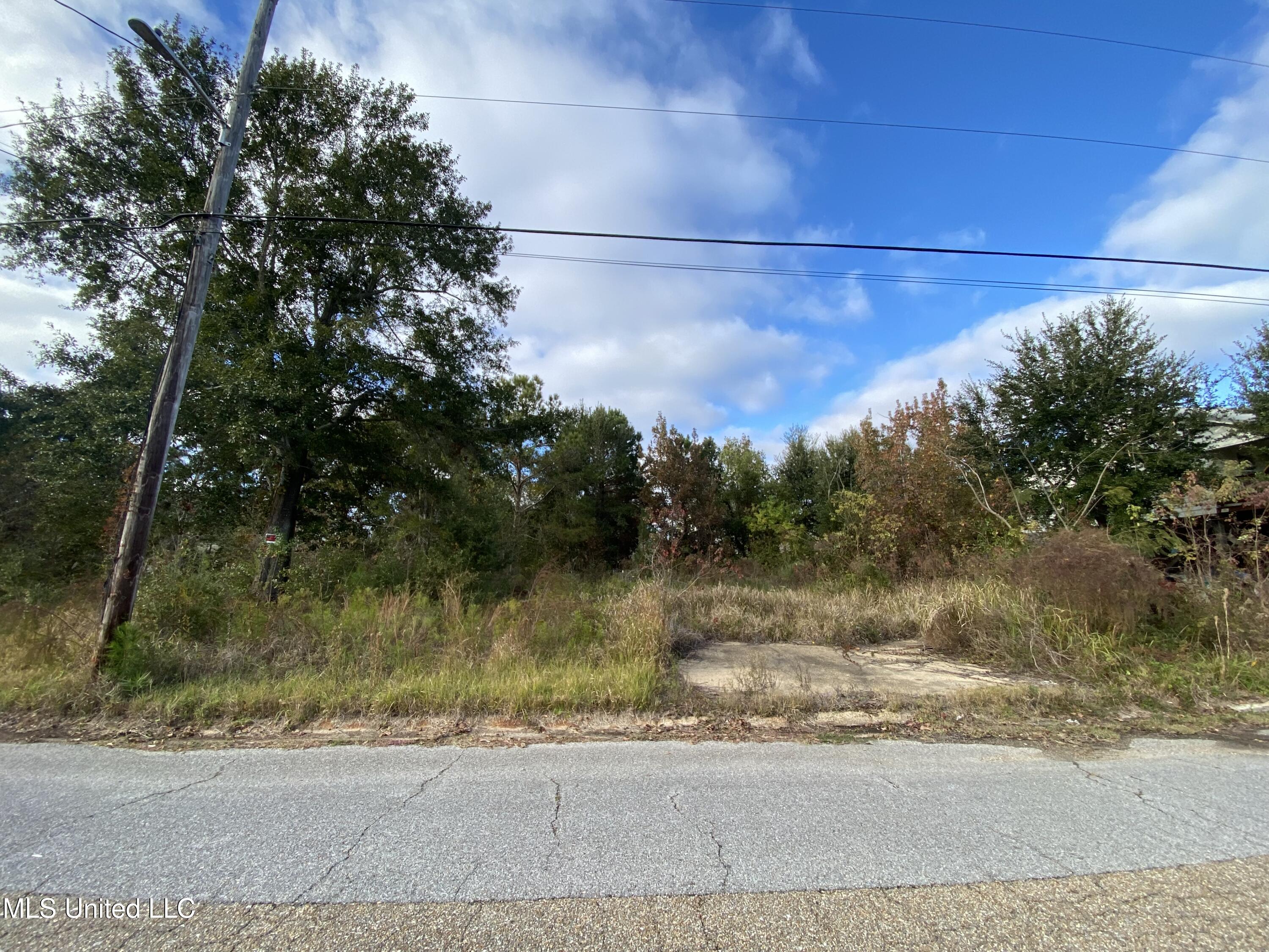 107 Hickory Street Property Photo 1
