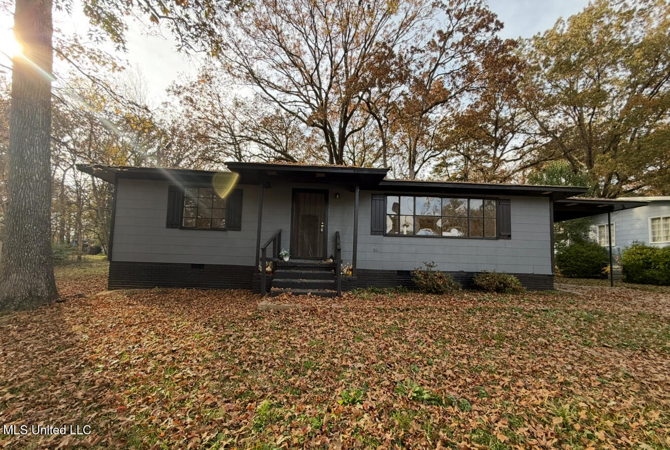 2871 Woodside Drive Property Photo 1