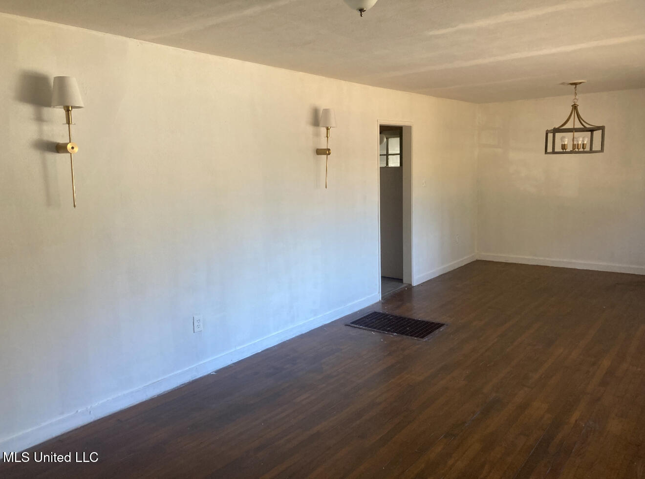 2871 Woodside Drive Property Photo 3