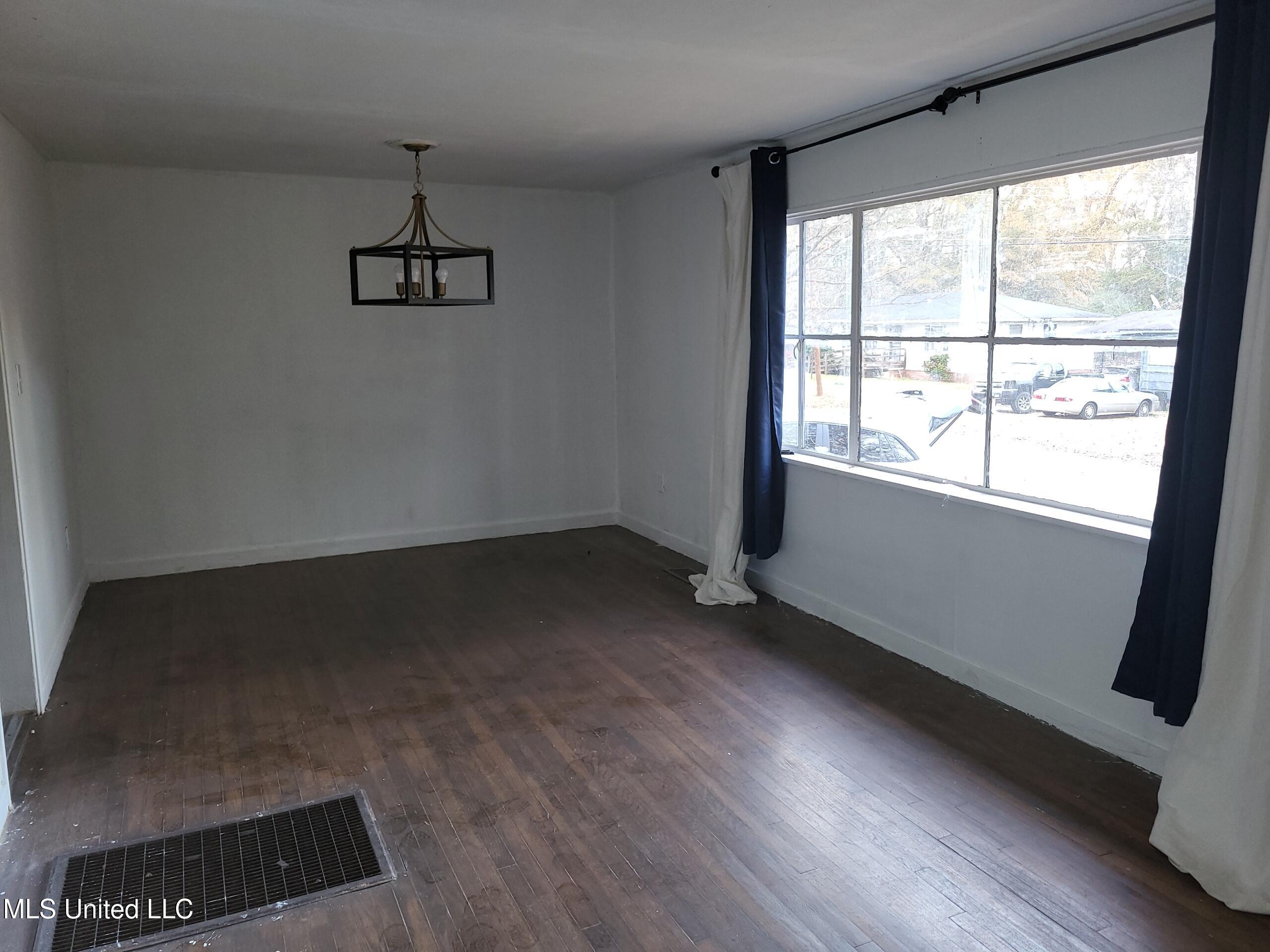 2871 Woodside Drive Property Photo 4