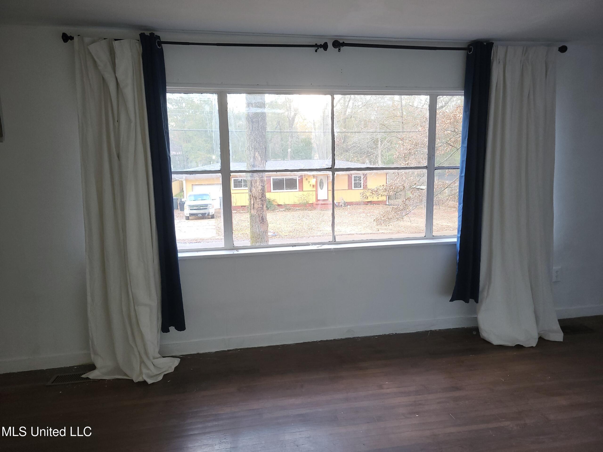 2871 Woodside Drive Property Photo 5