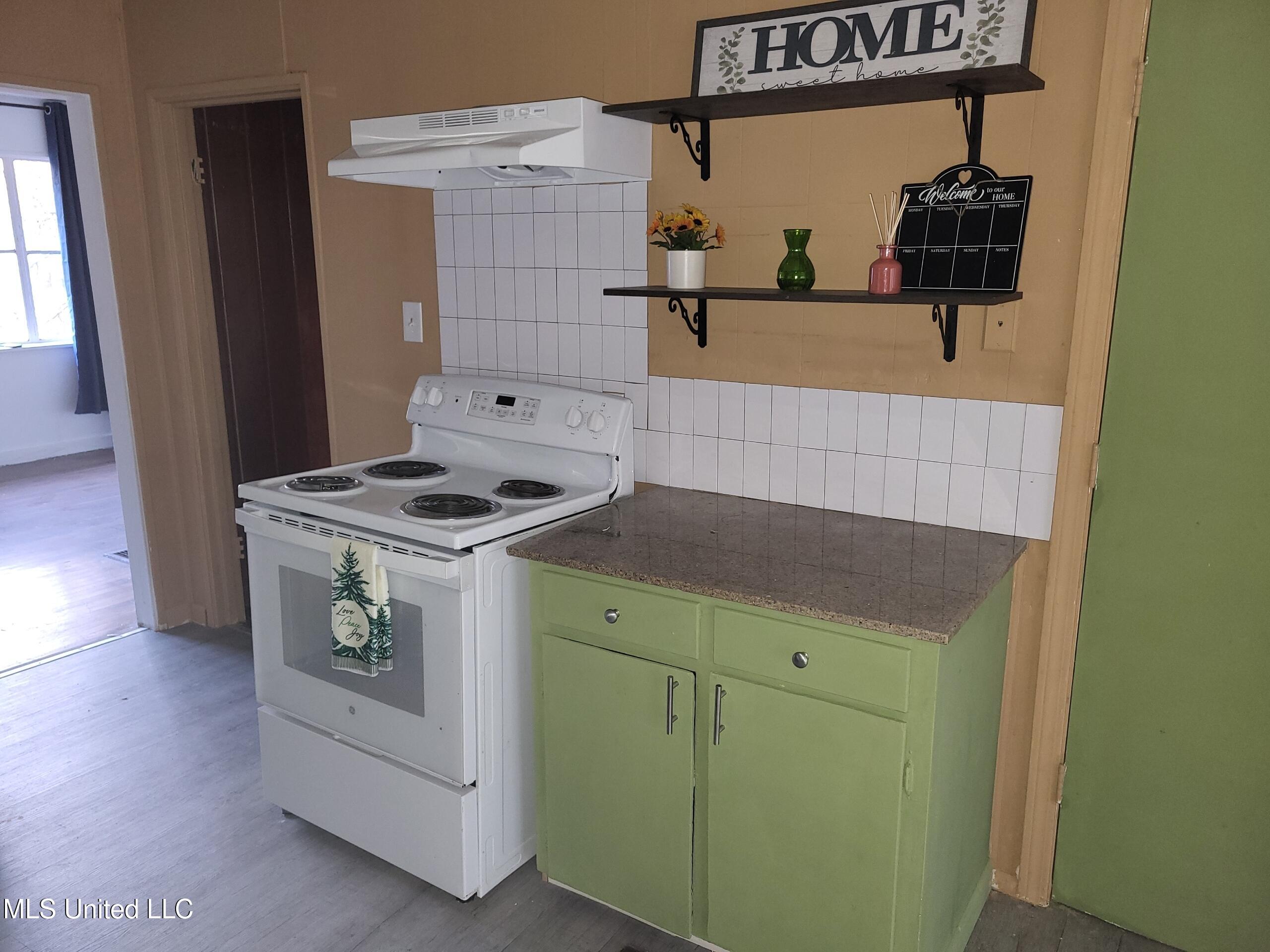 2871 Woodside Drive Property Photo 6