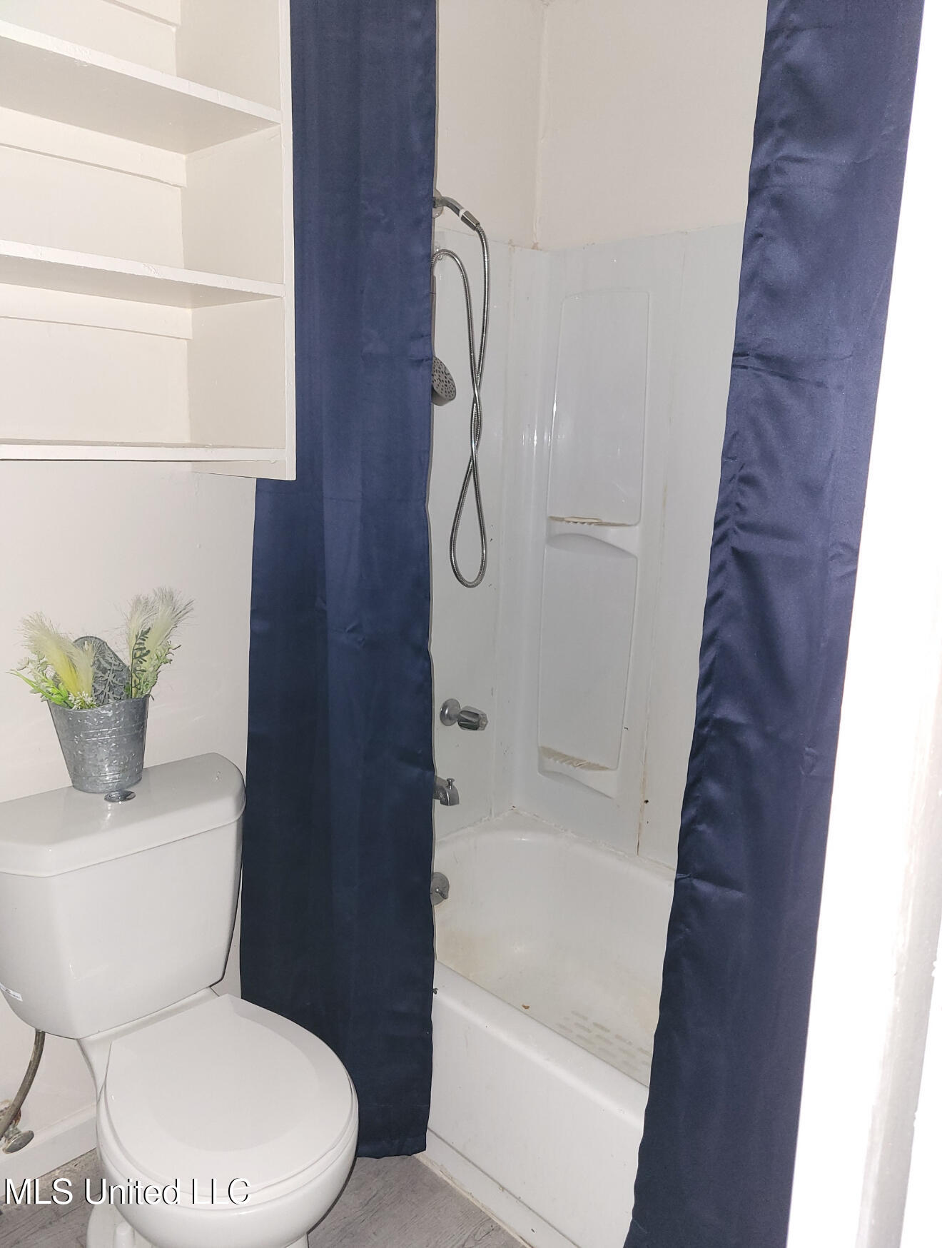 2871 Woodside Drive Property Photo 8