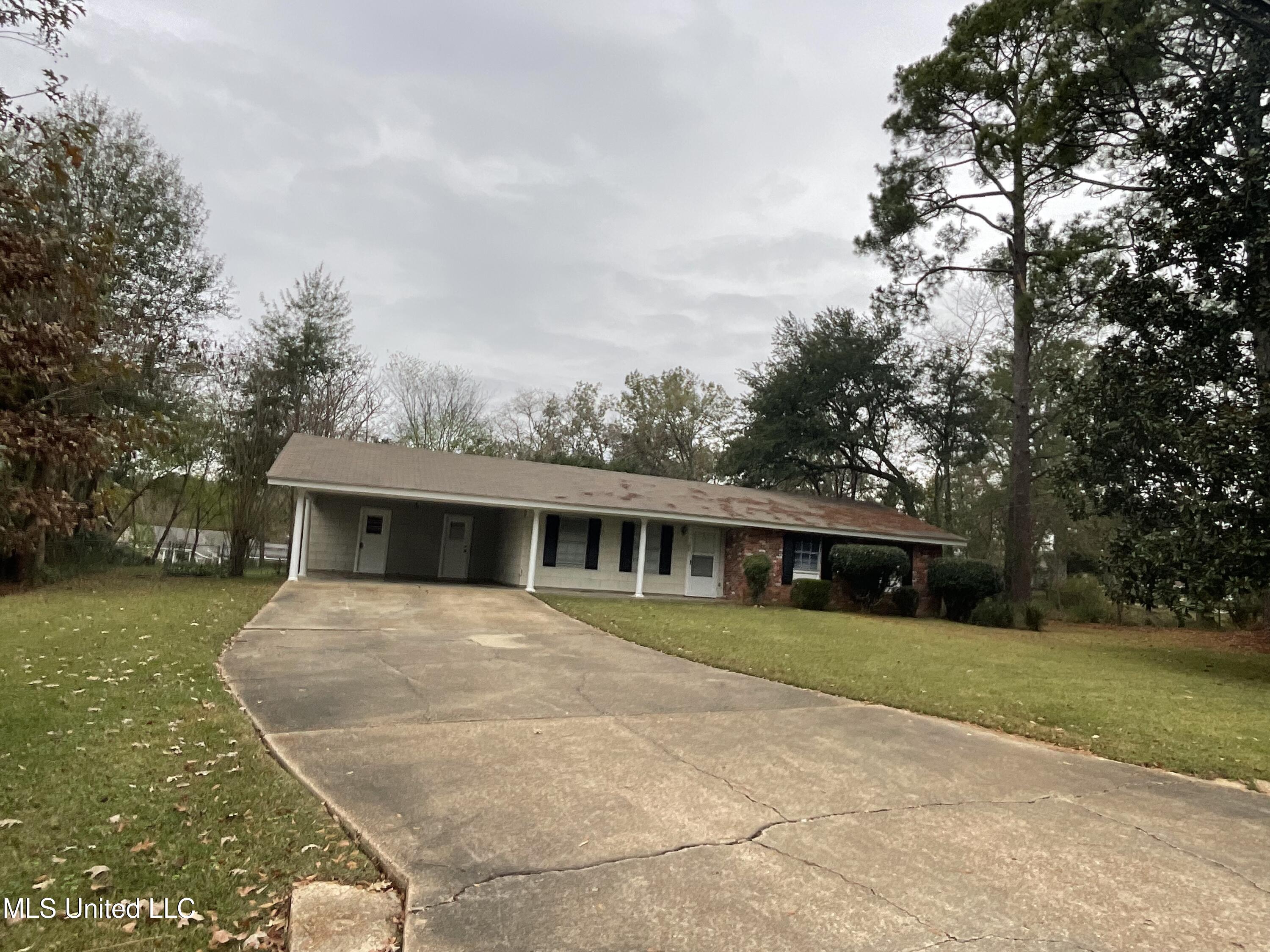 102 Midway Drive Property Photo 1