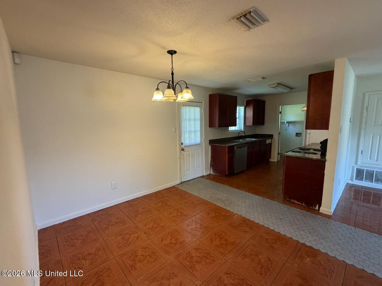 3604 Harrison Drive Property Photo 4