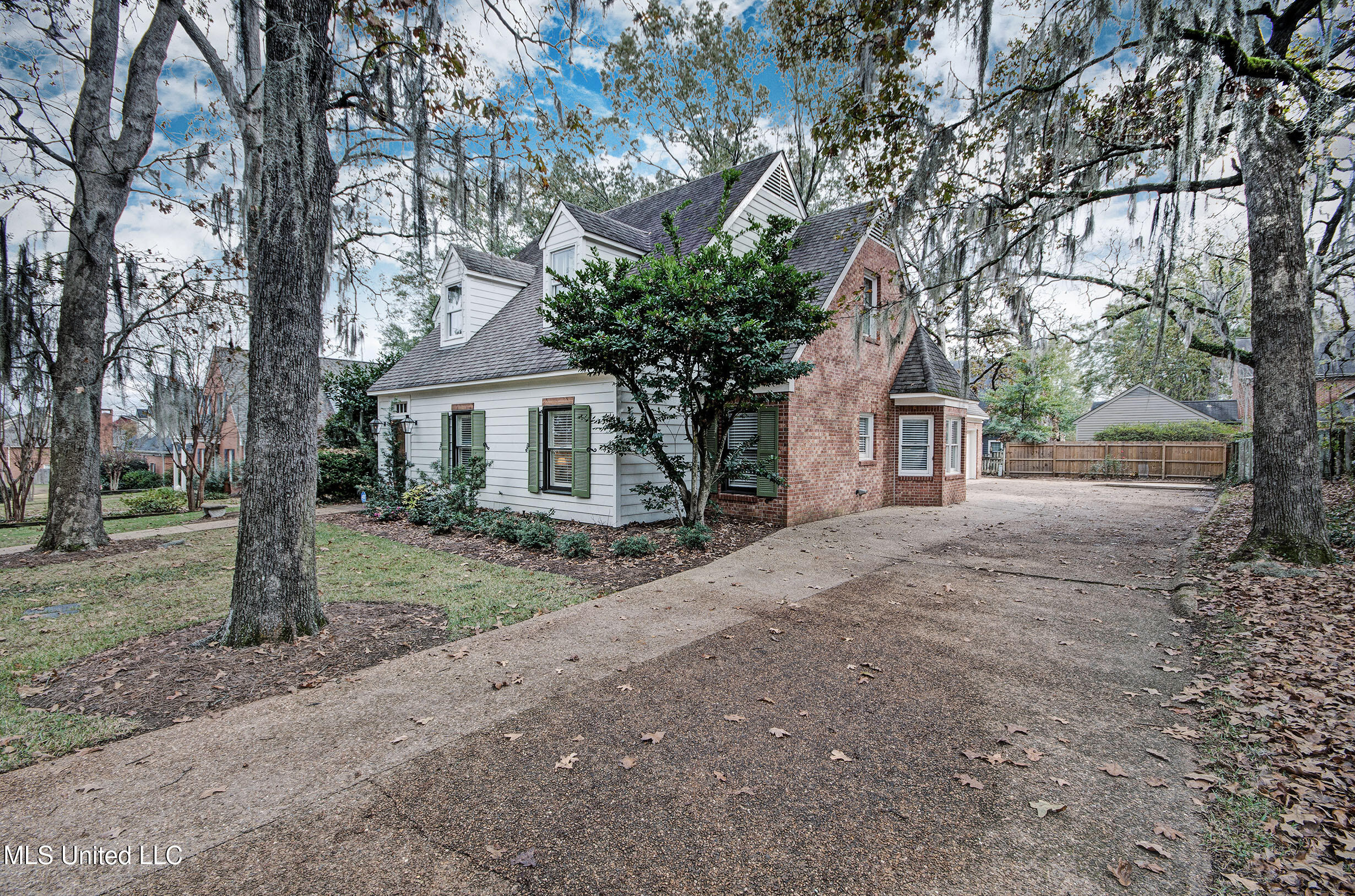8 Moss Forest Place Property Photo 2