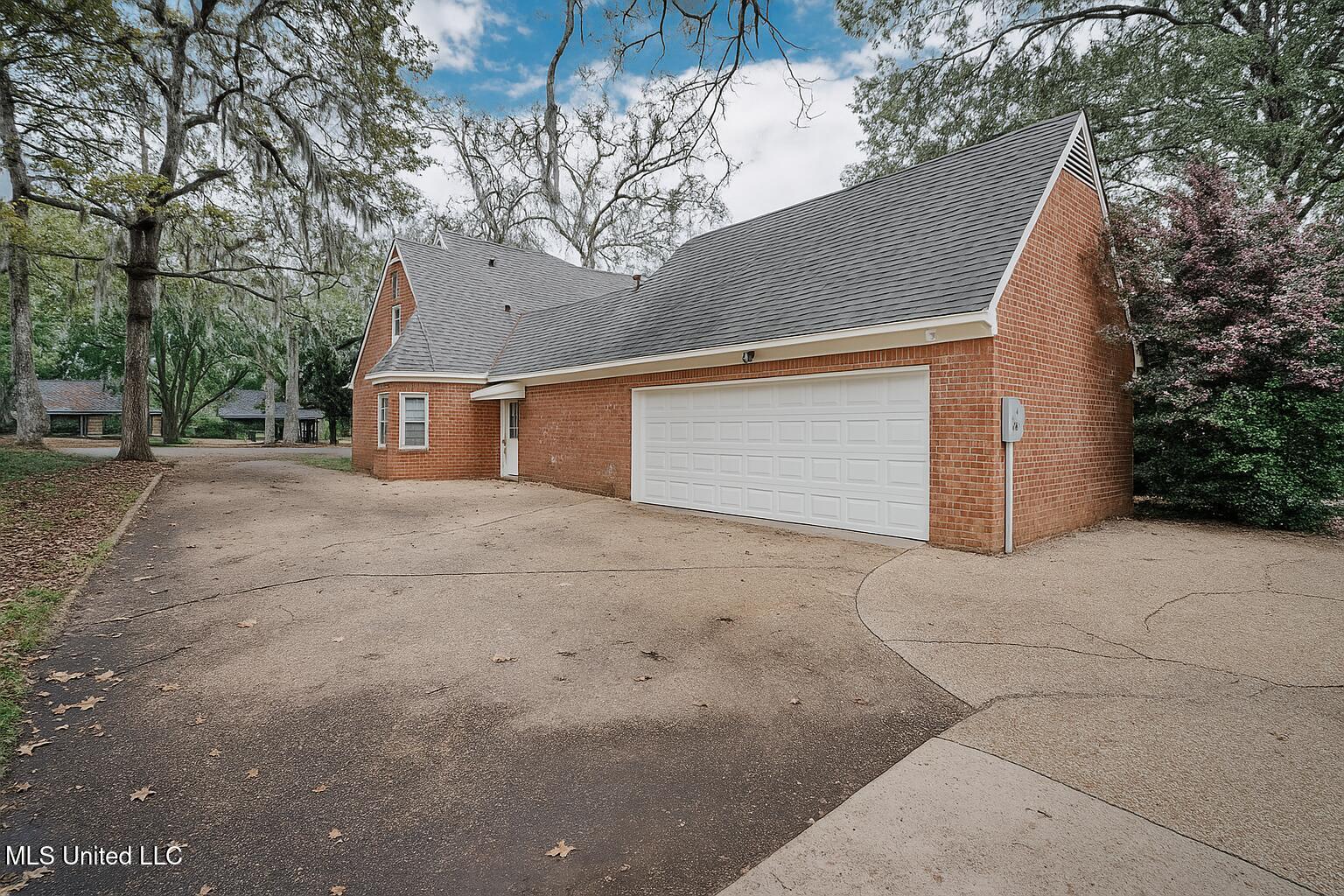 8 Moss Forest Place Property Photo 3