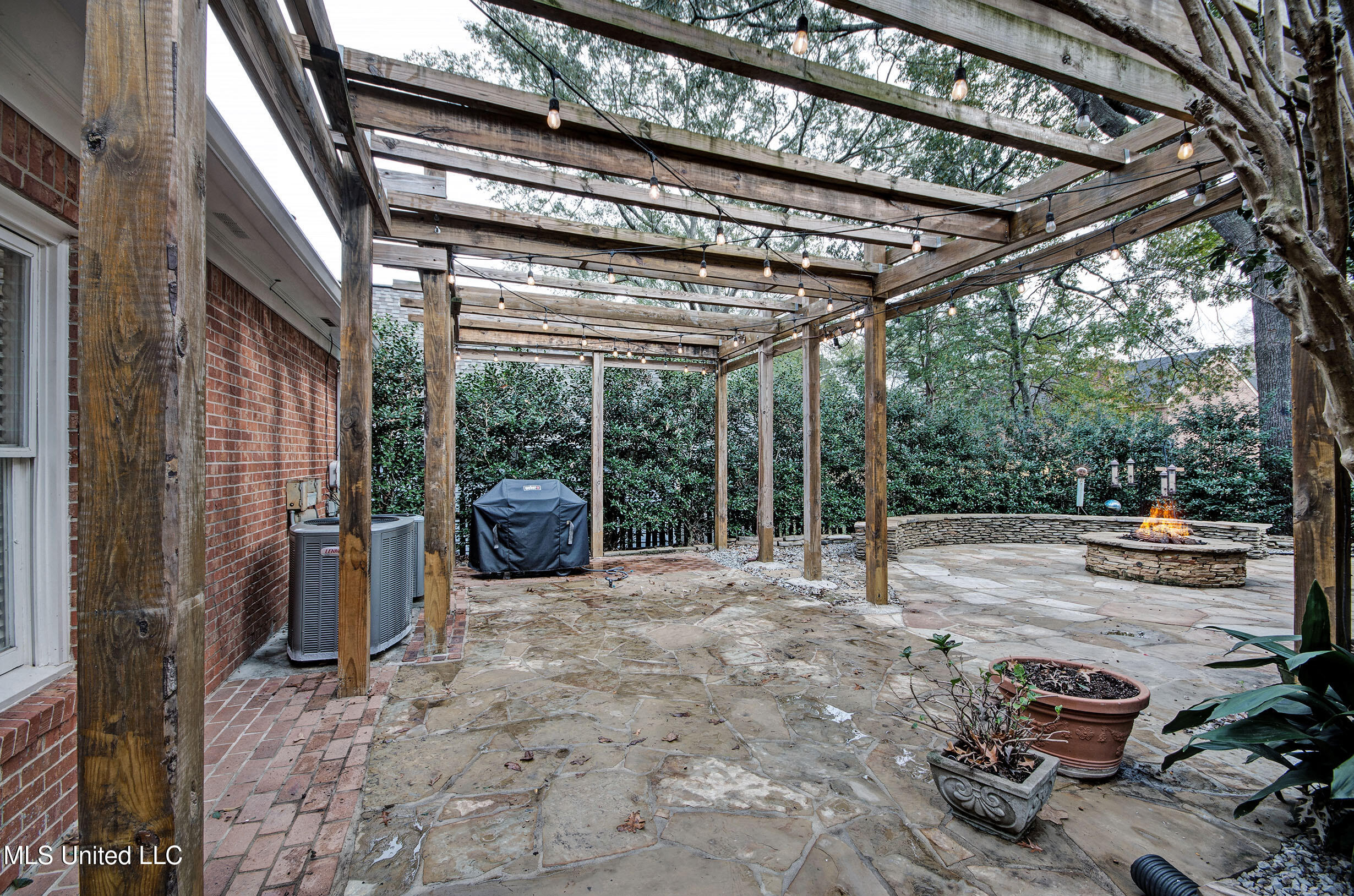 8 Moss Forest Place Property Photo 4