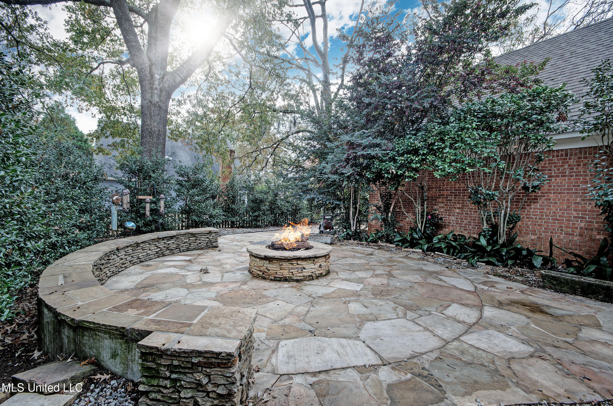 8 Moss Forest Place Property Photo 6