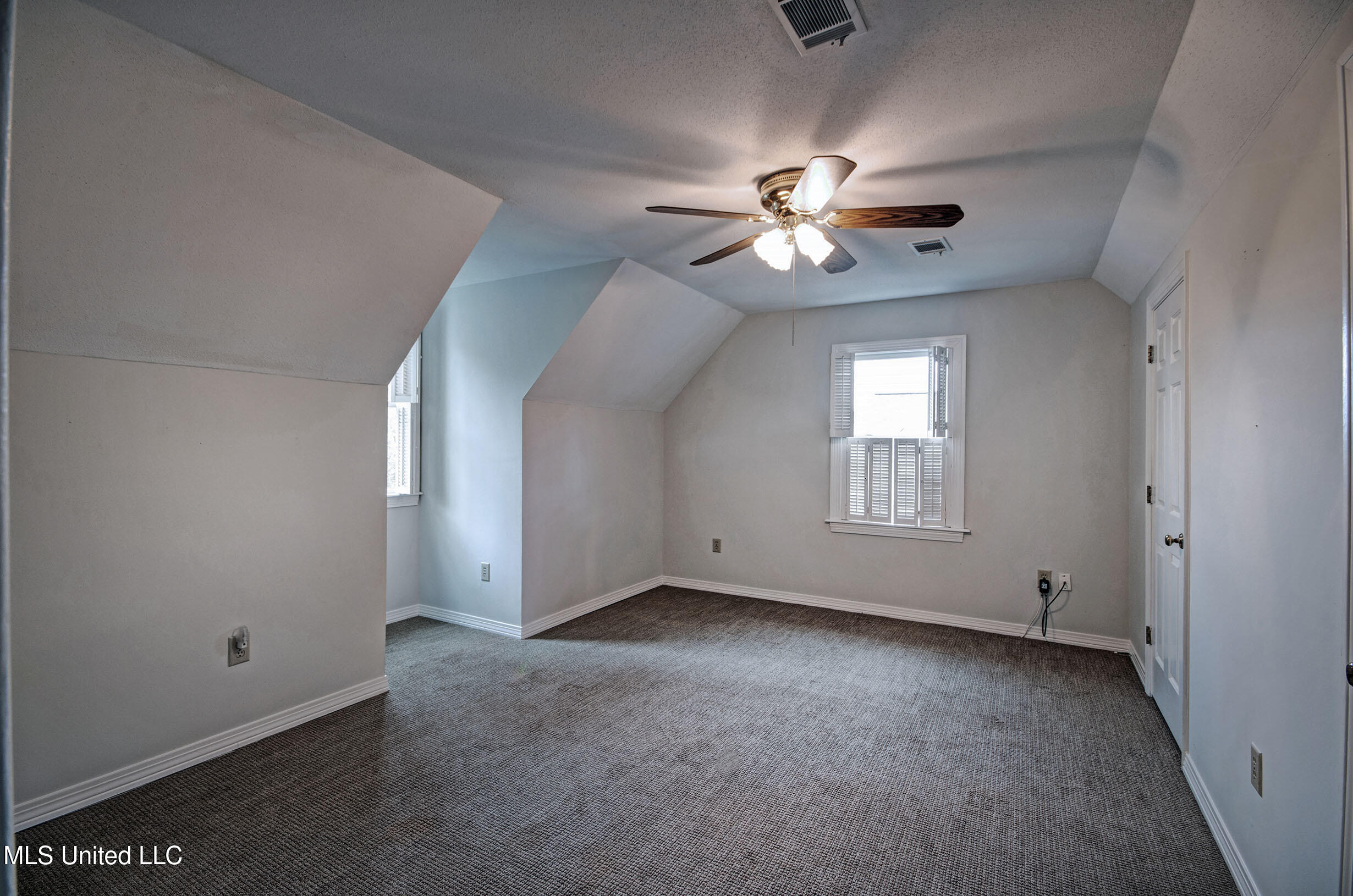 8 Moss Forest Place Property Photo 14