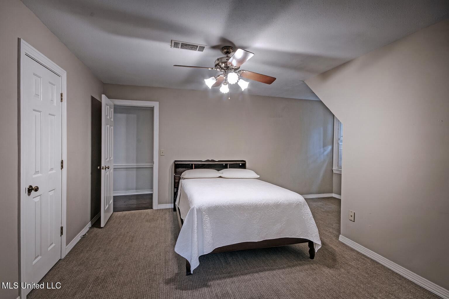 8 Moss Forest Place Property Photo 15