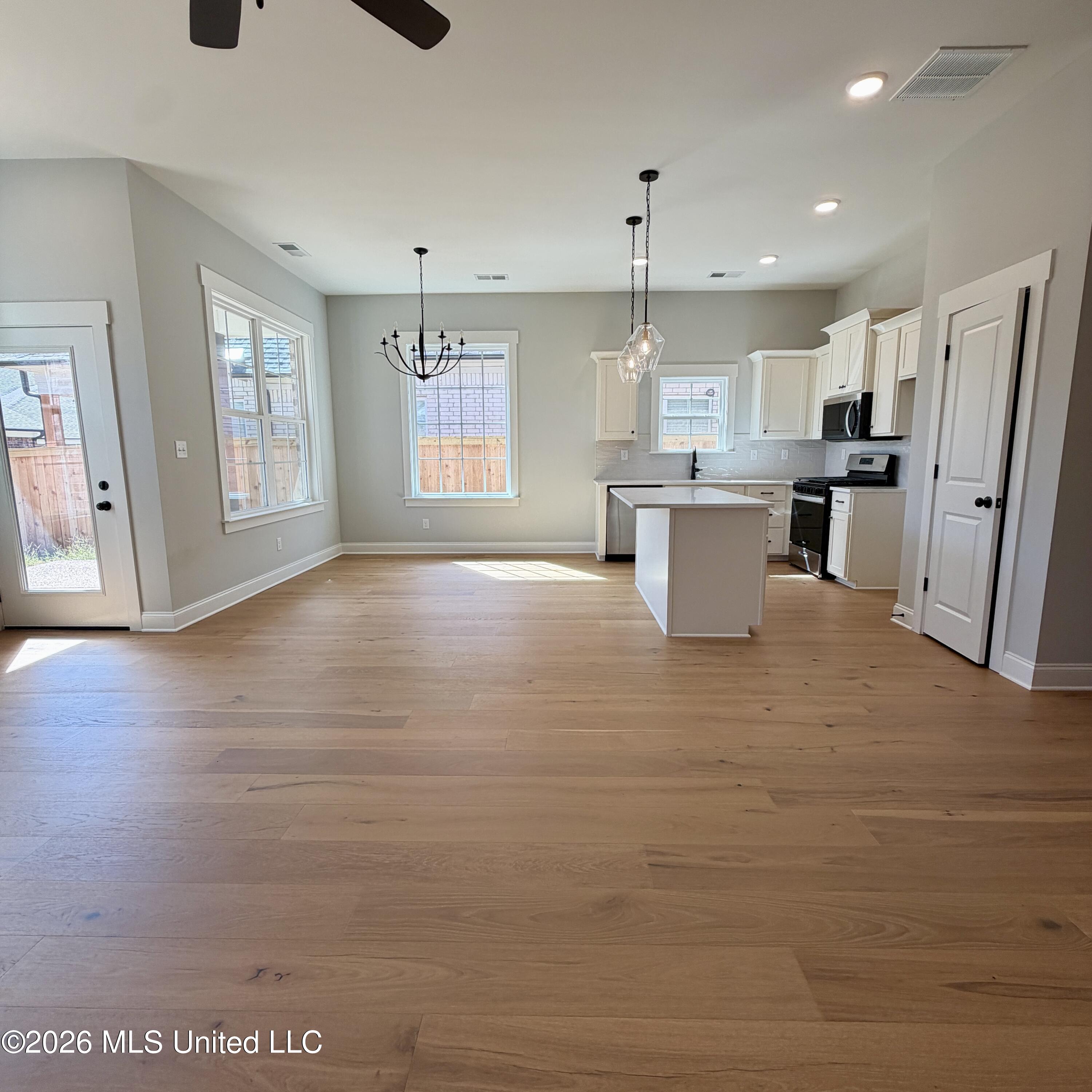 838 W Quitman Court Property Photo 8