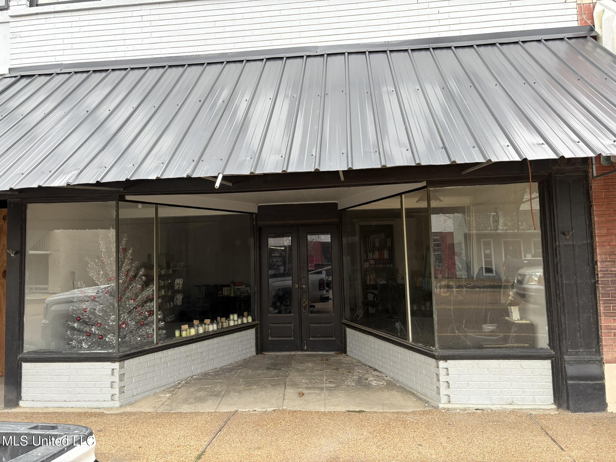 111 E Jackson Street Property Photo 2
