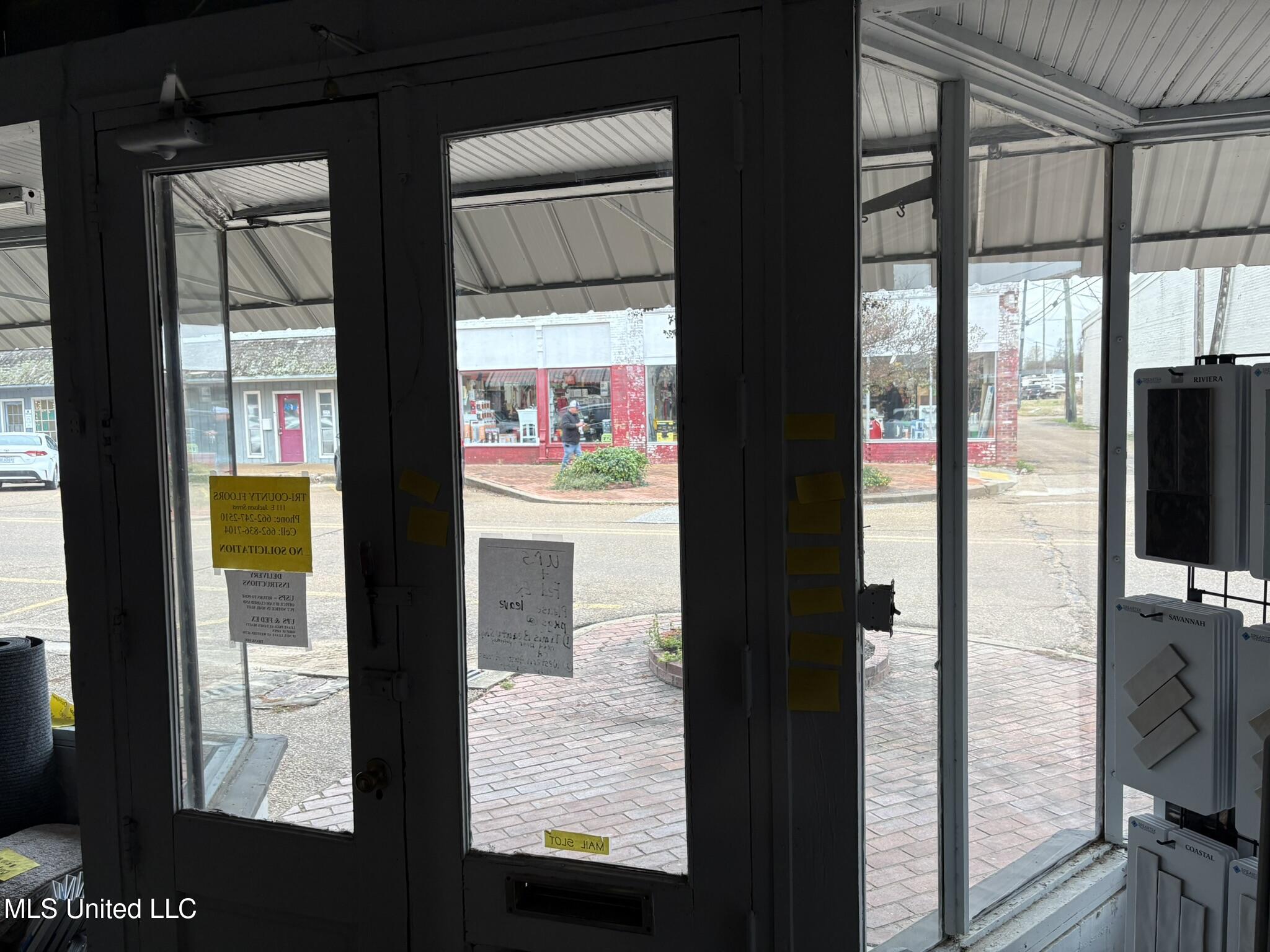 111 E Jackson Street Property Photo 11