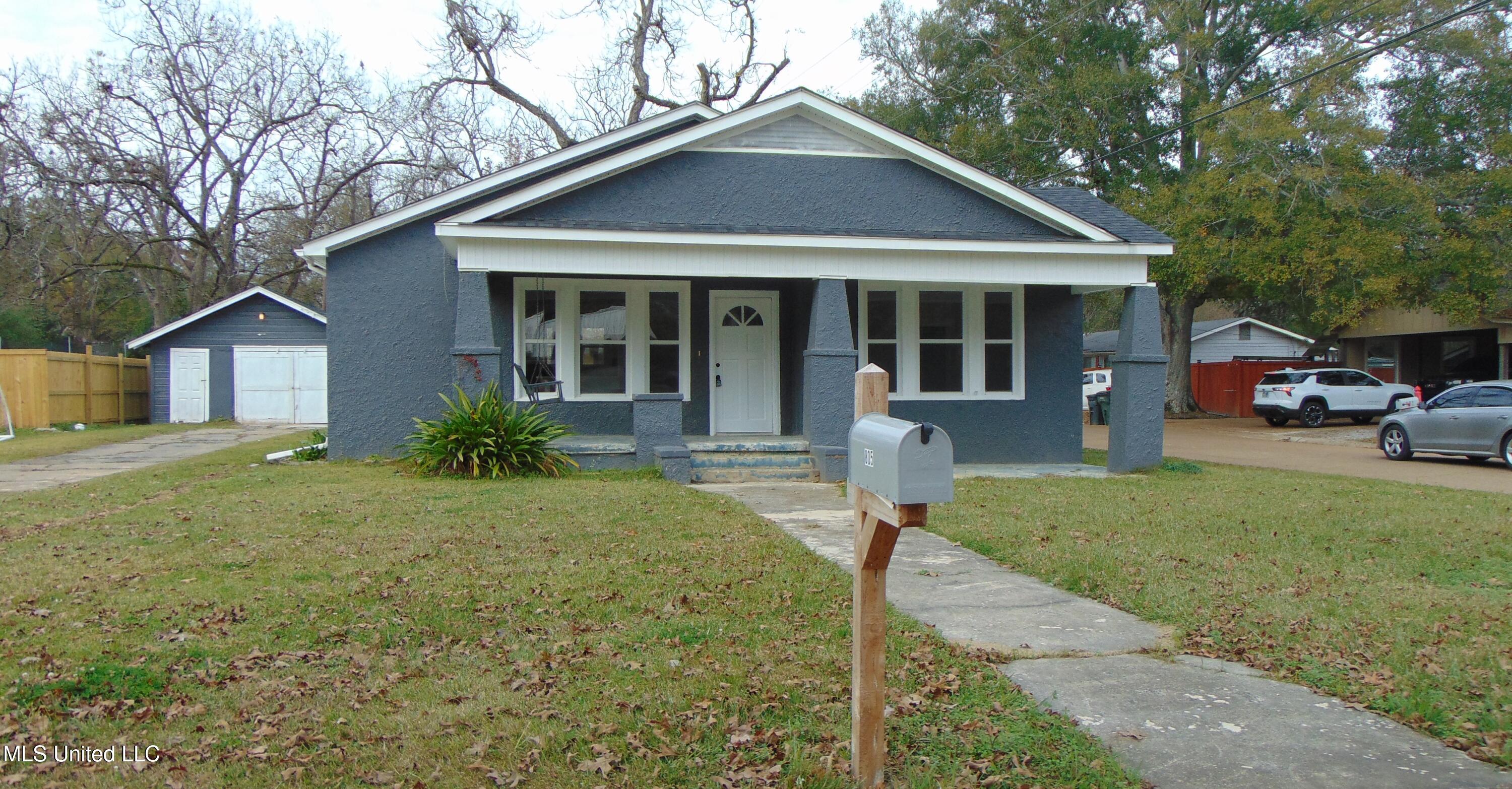 805 Lee Avenue Property Photo 1