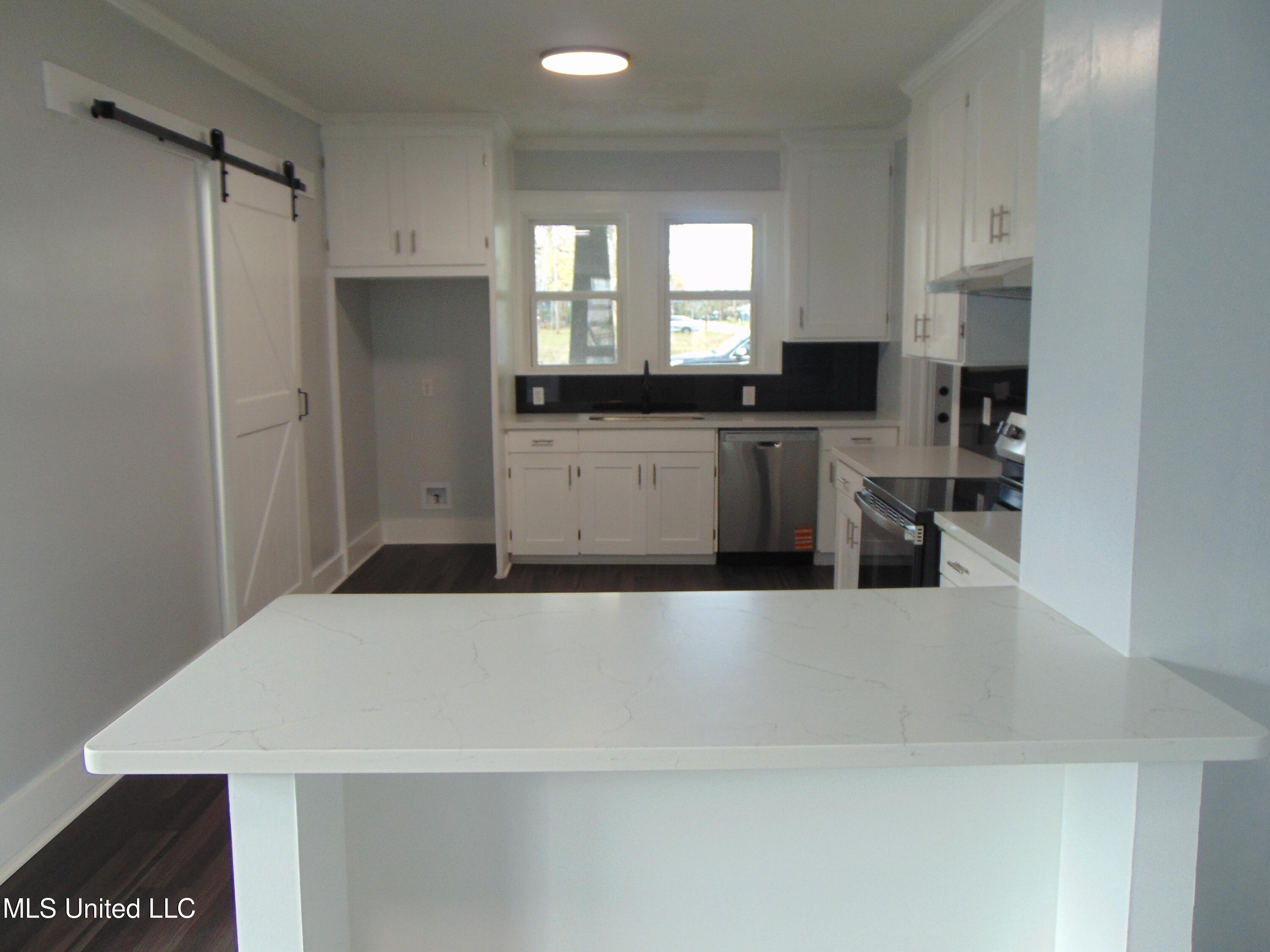 805 Lee Avenue Property Photo 2
