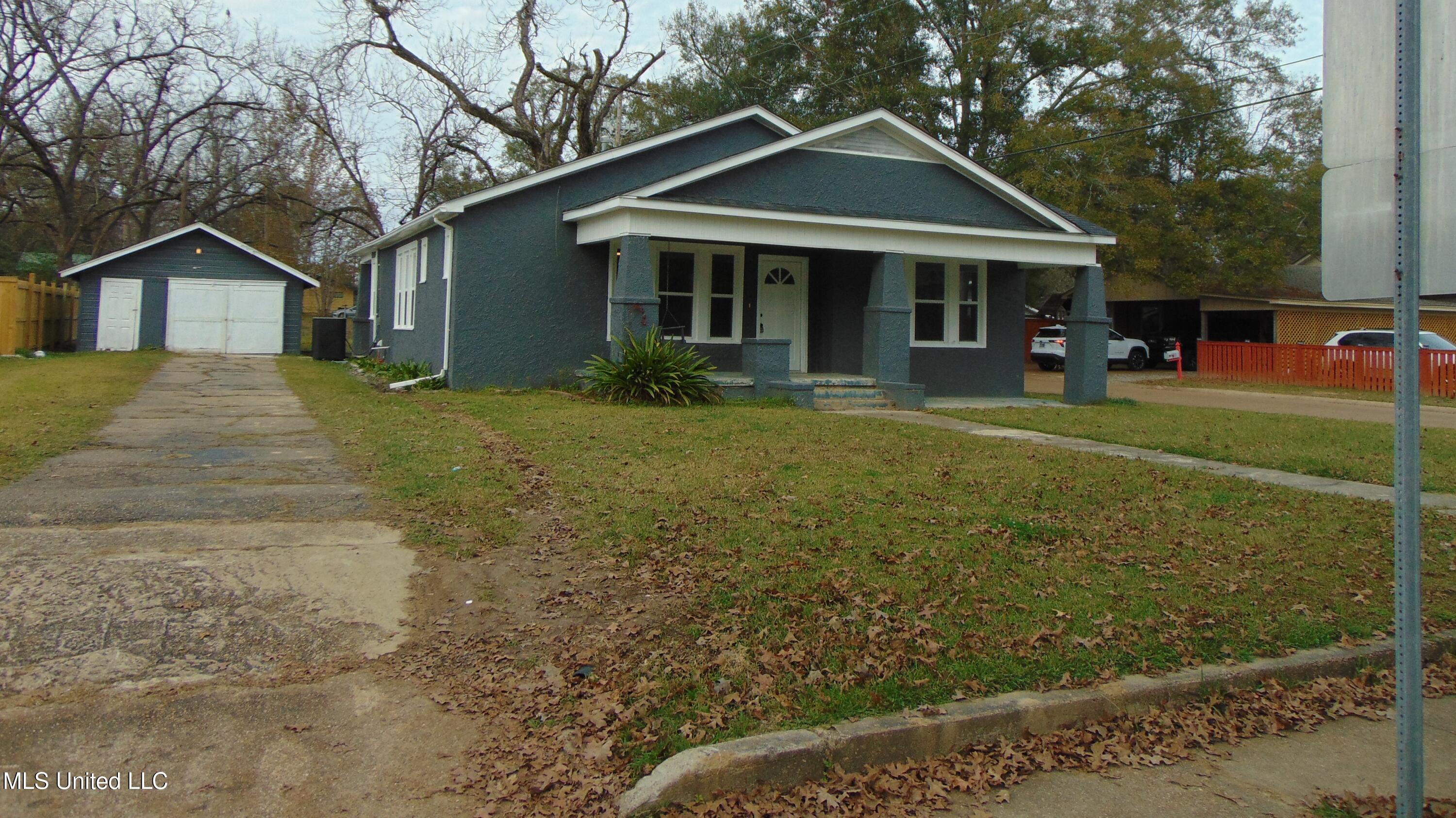 805 Lee Avenue Property Photo 3