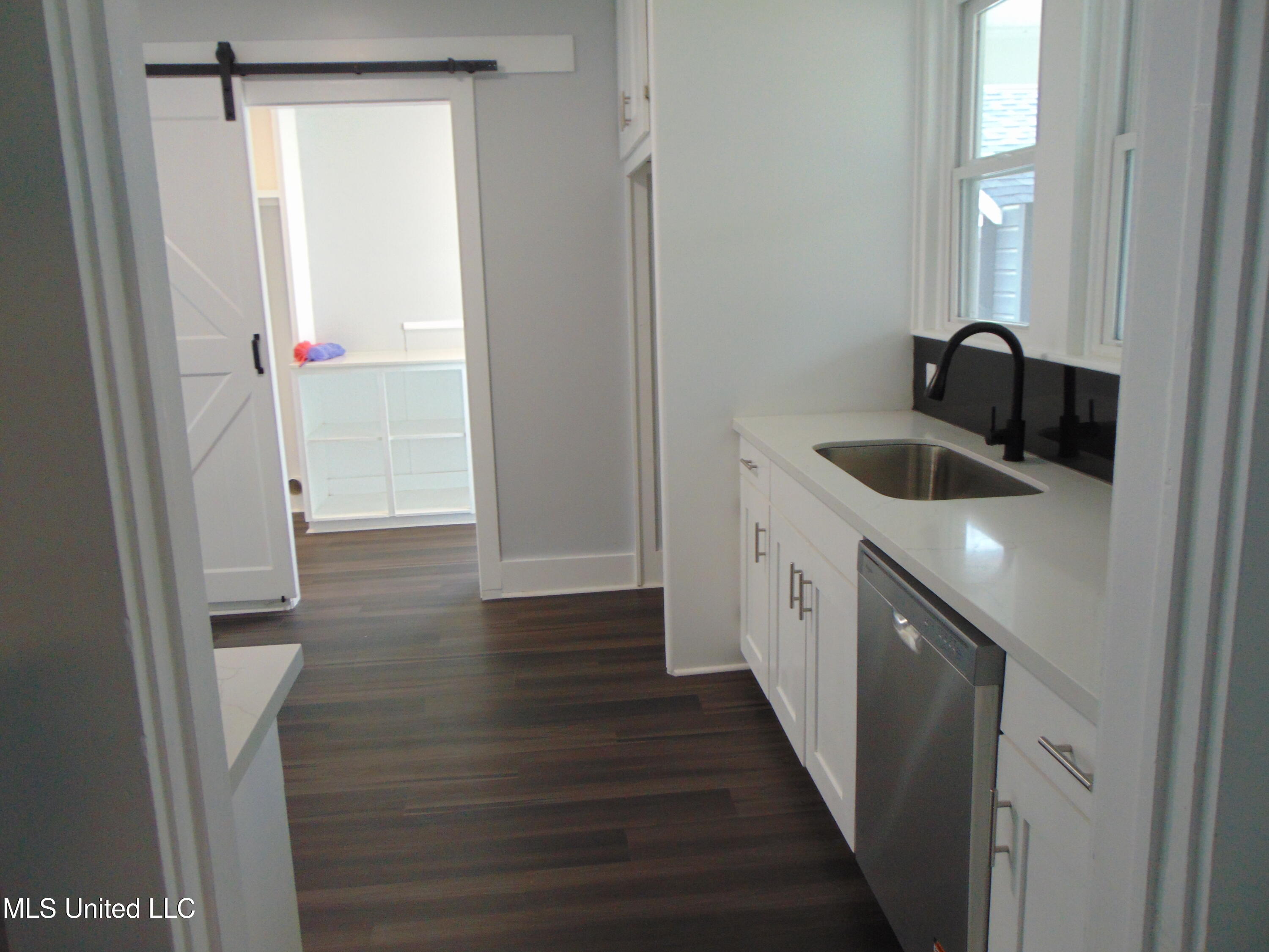 805 Lee Avenue Property Photo 4