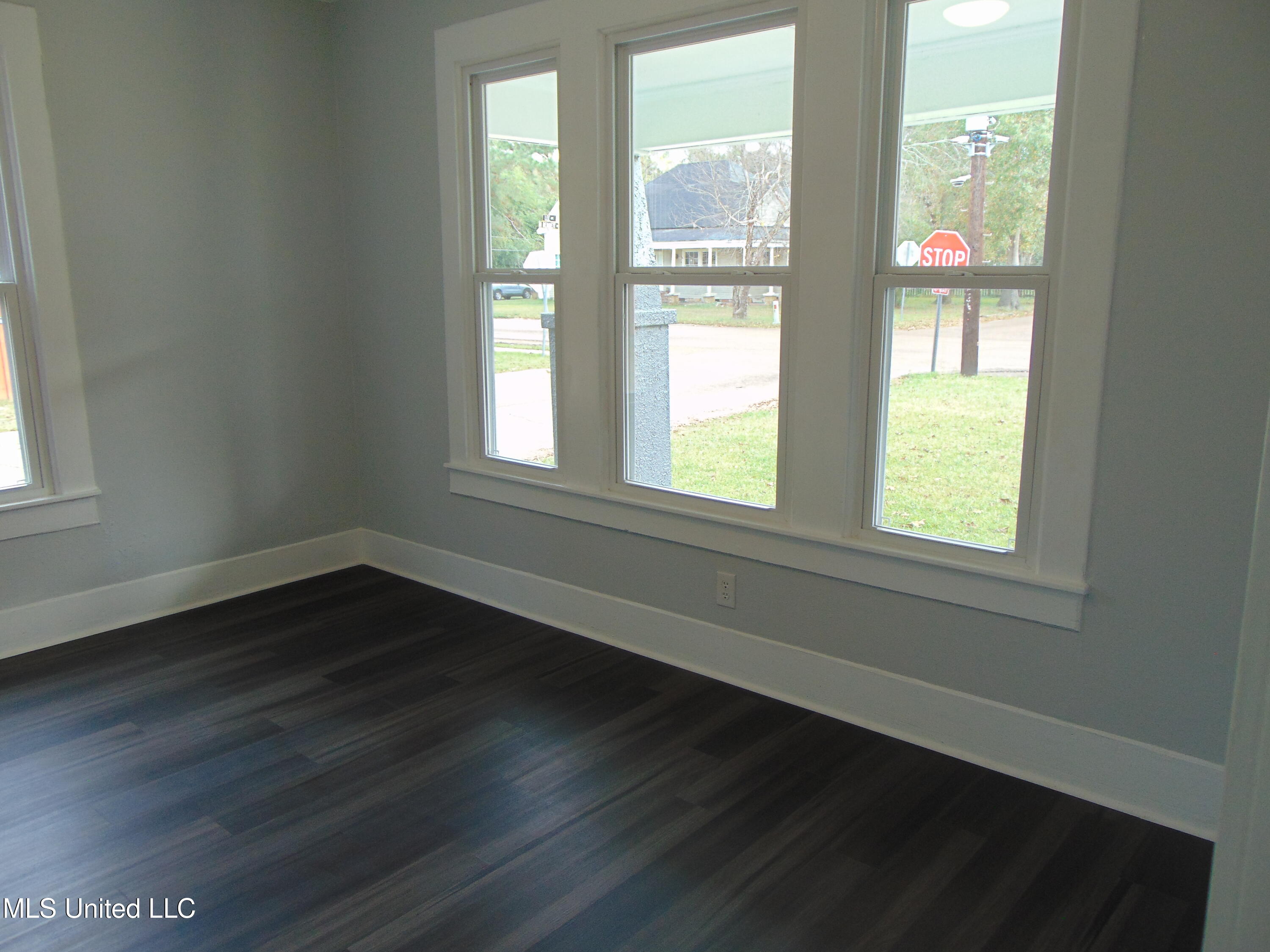 805 Lee Avenue Property Photo 14