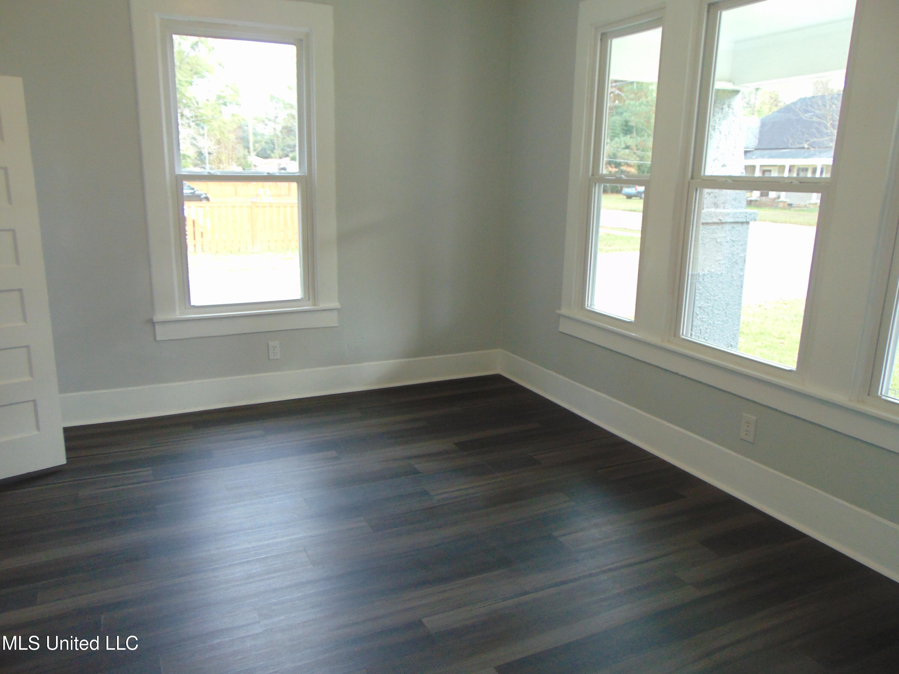 805 Lee Avenue Property Photo 24