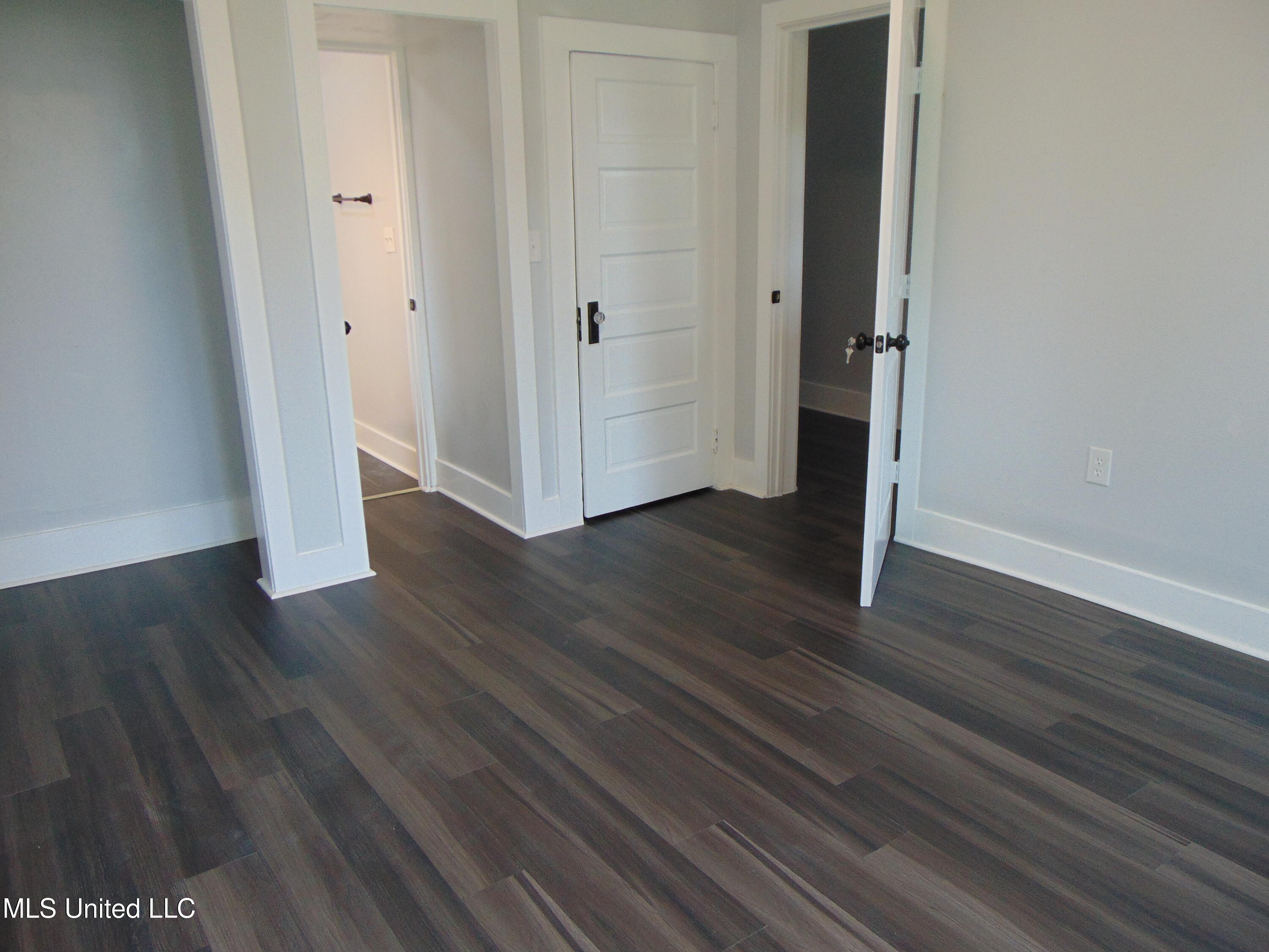 805 Lee Avenue Property Photo 26