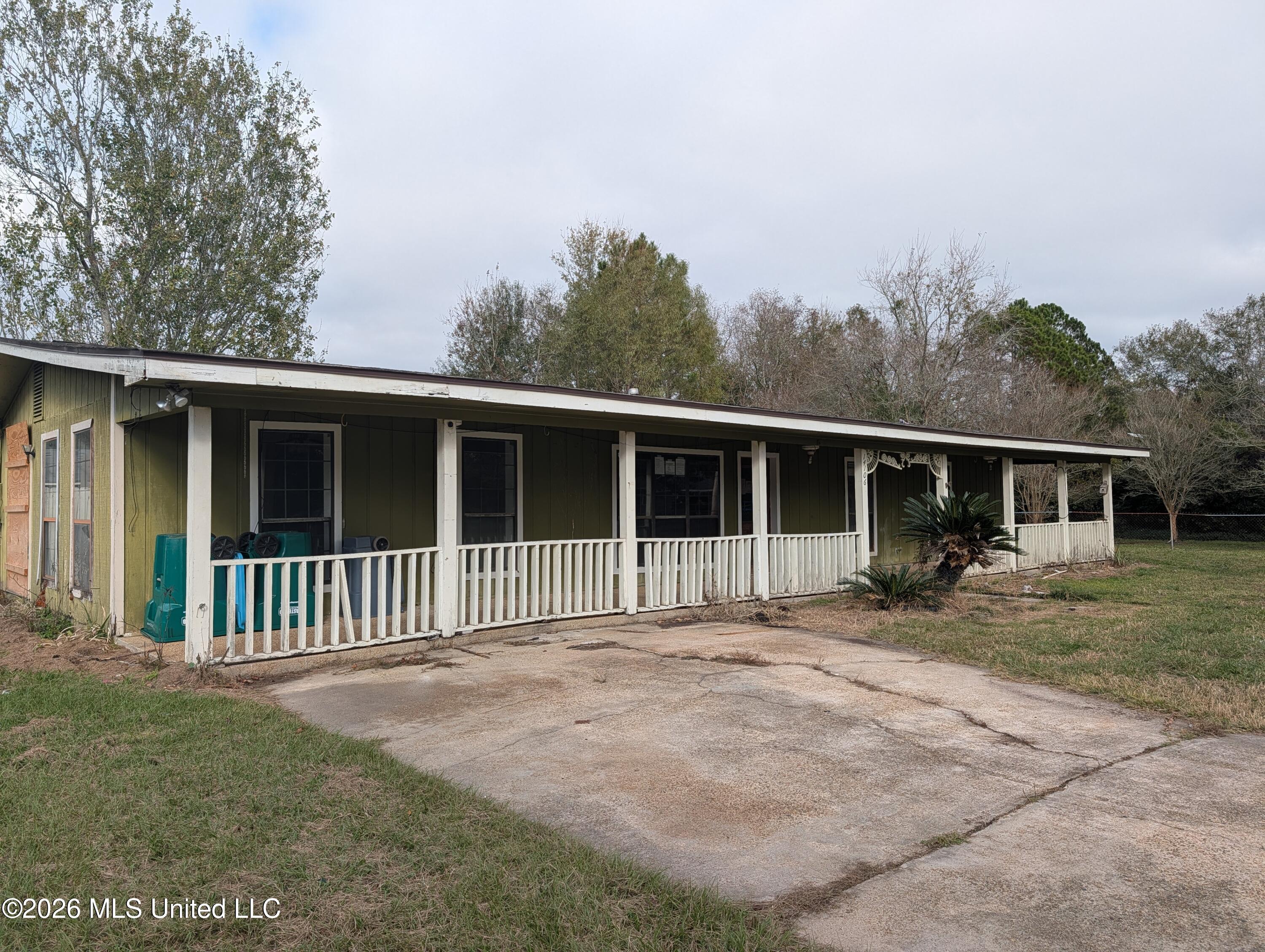 14106 Lavelle Drive Property Photo 2