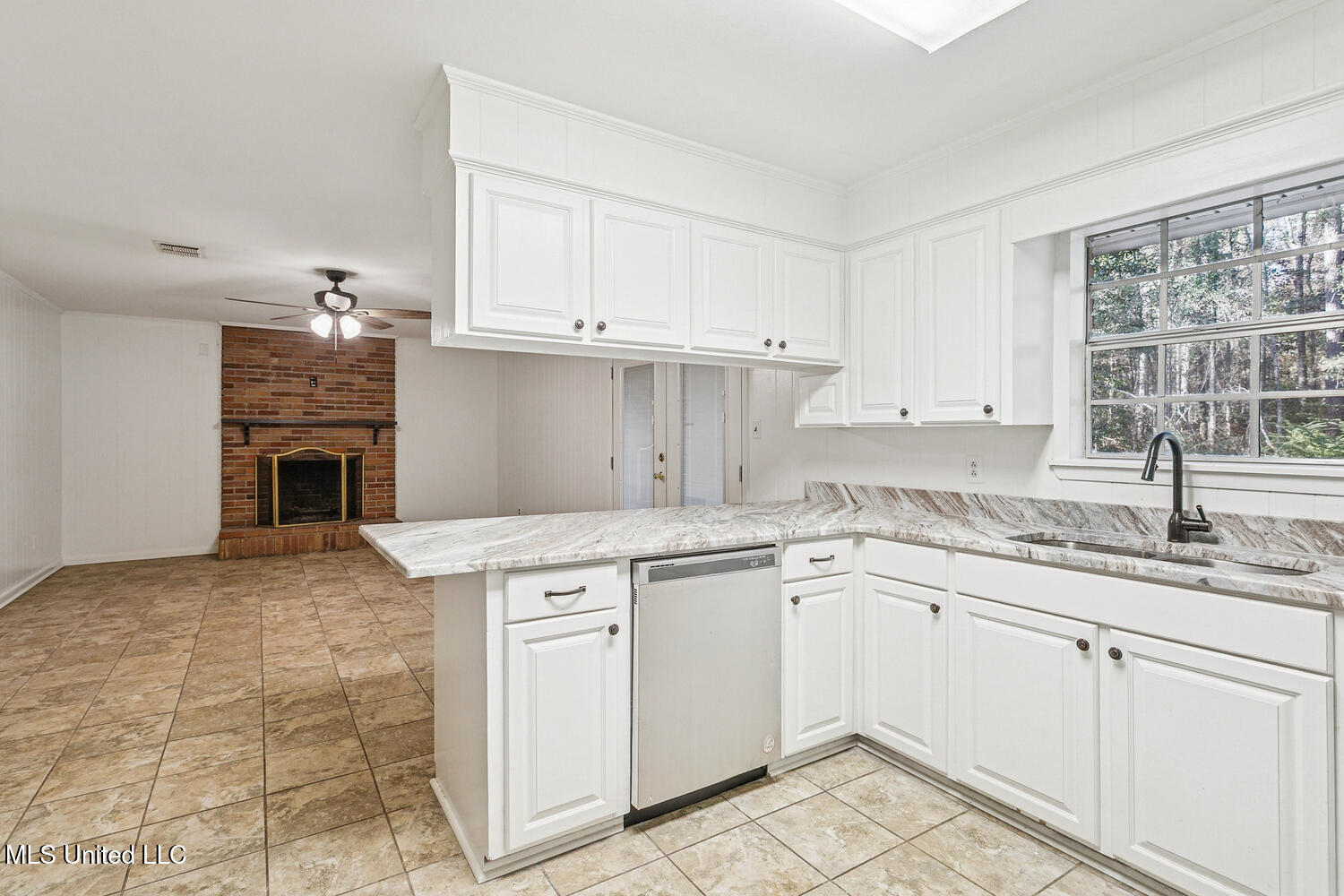 427 Lakeview Avenue Property Photo 5