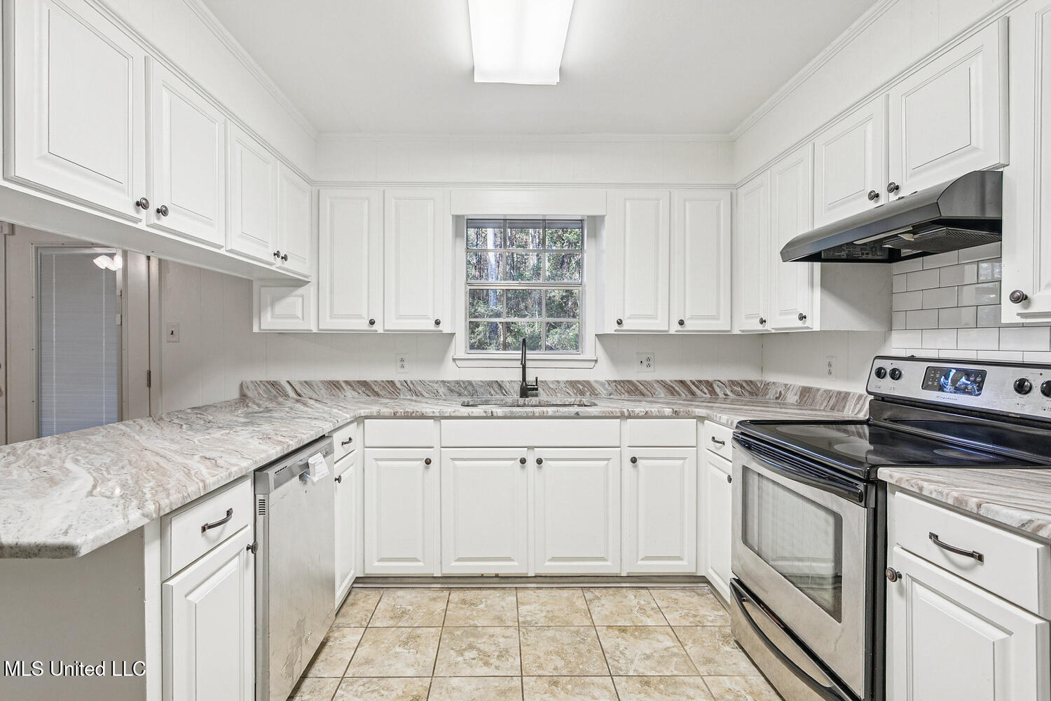 427 Lakeview Avenue Property Photo 8