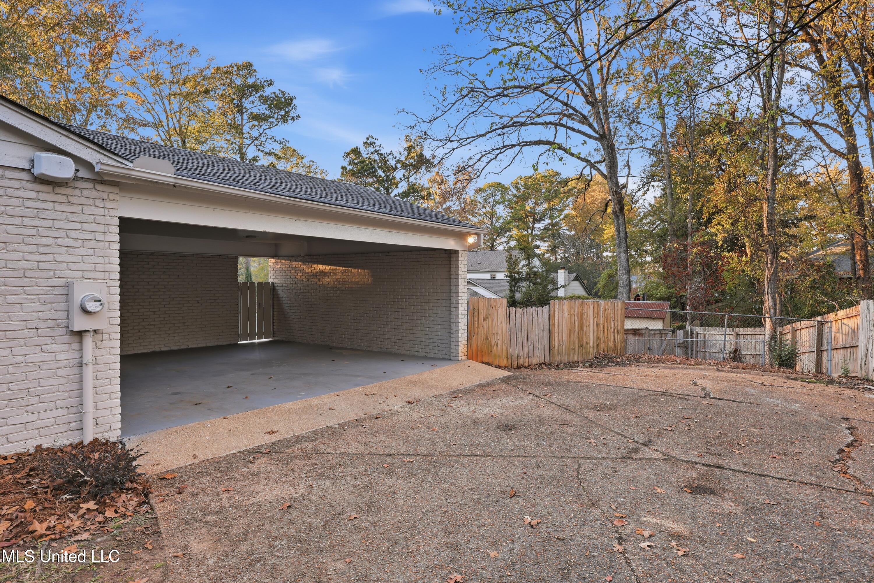 2040 Brecon Drive Property Photo 6