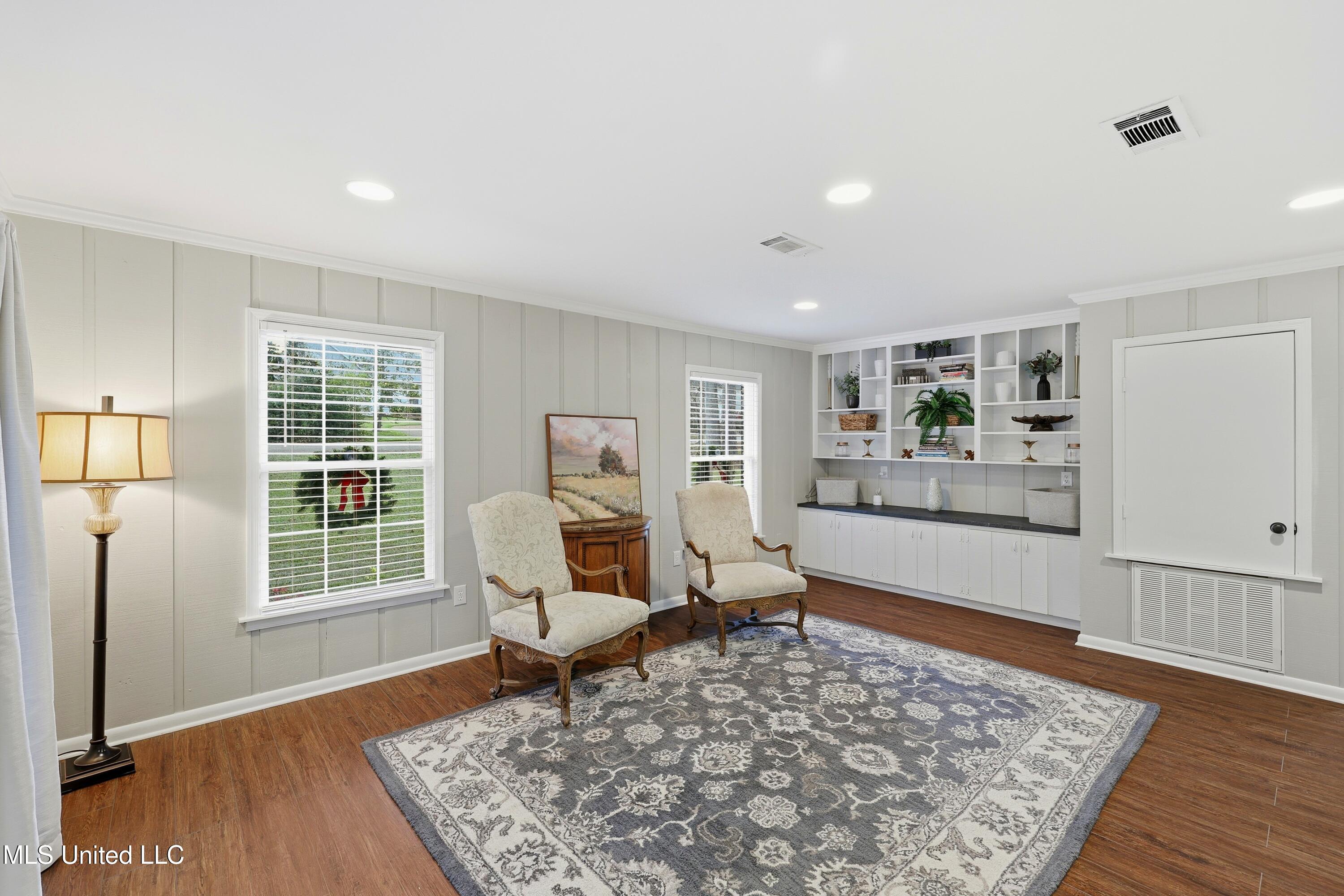 2040 Brecon Drive Property Photo 14