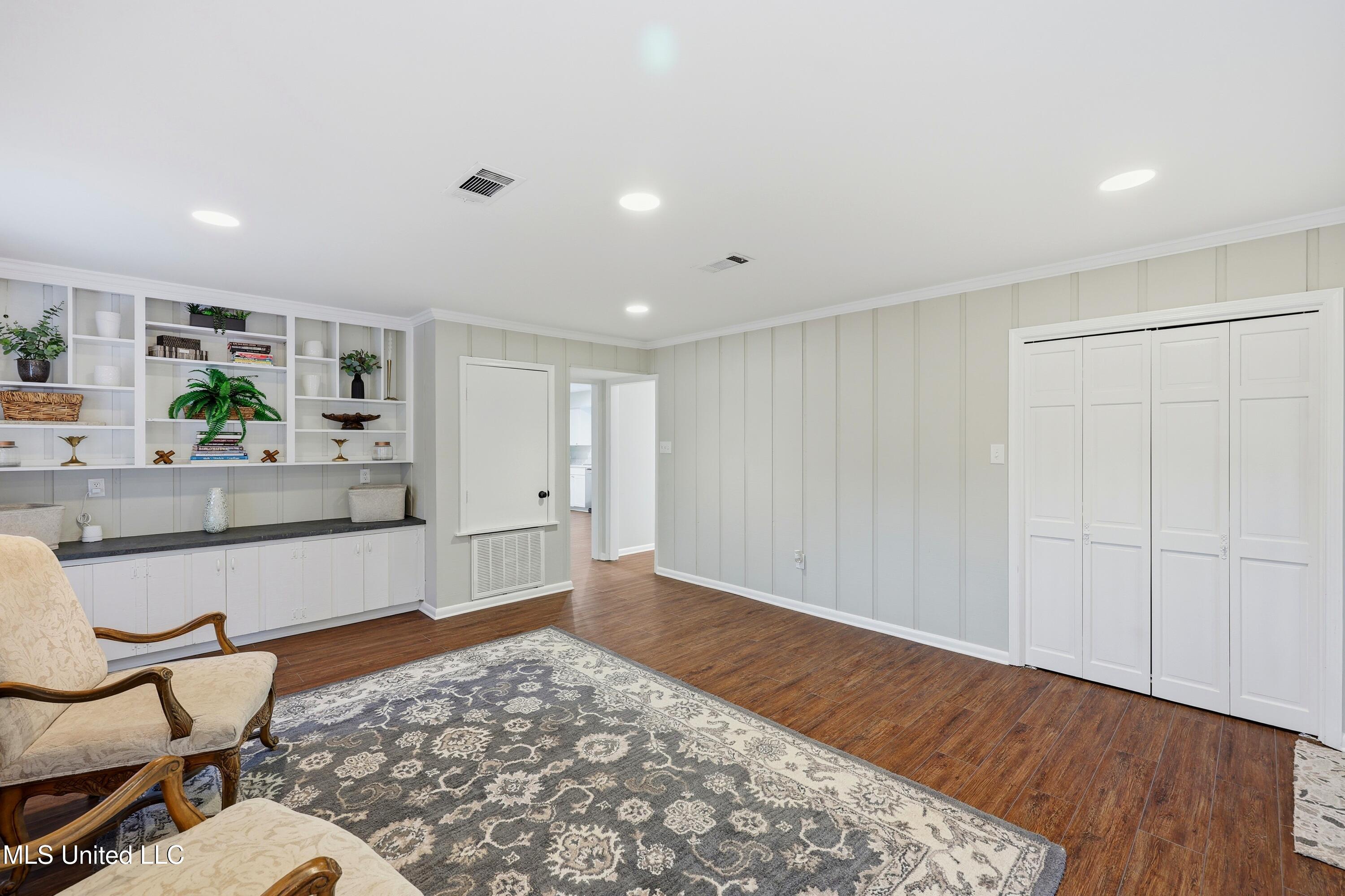 2040 Brecon Drive Property Photo 15