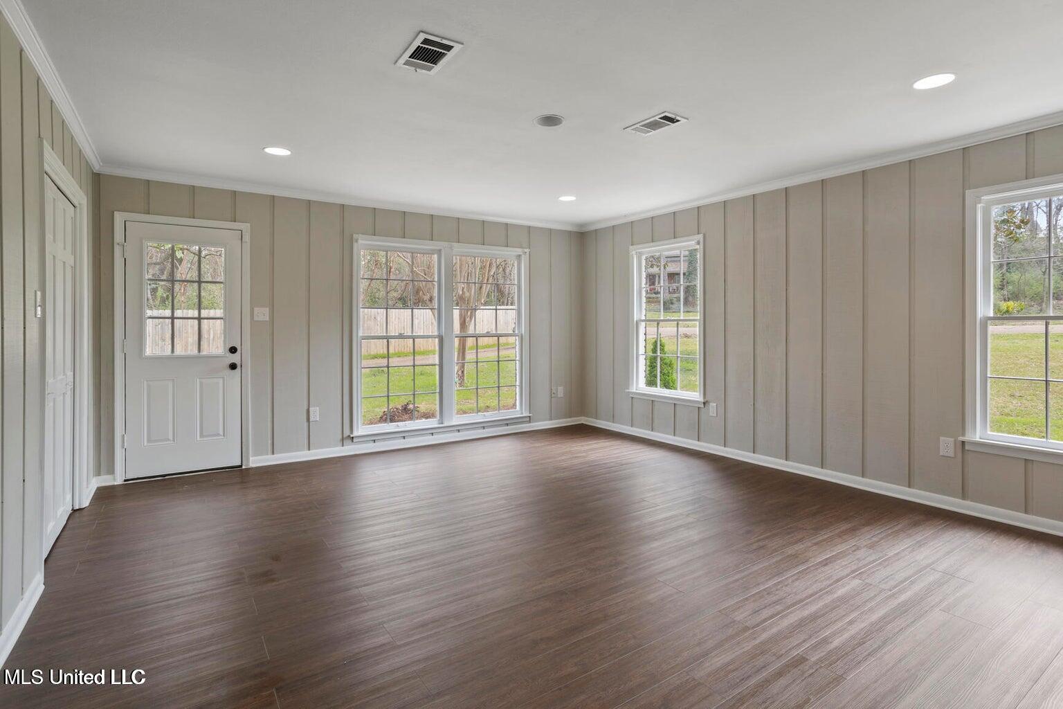 2040 Brecon Drive Property Photo 17