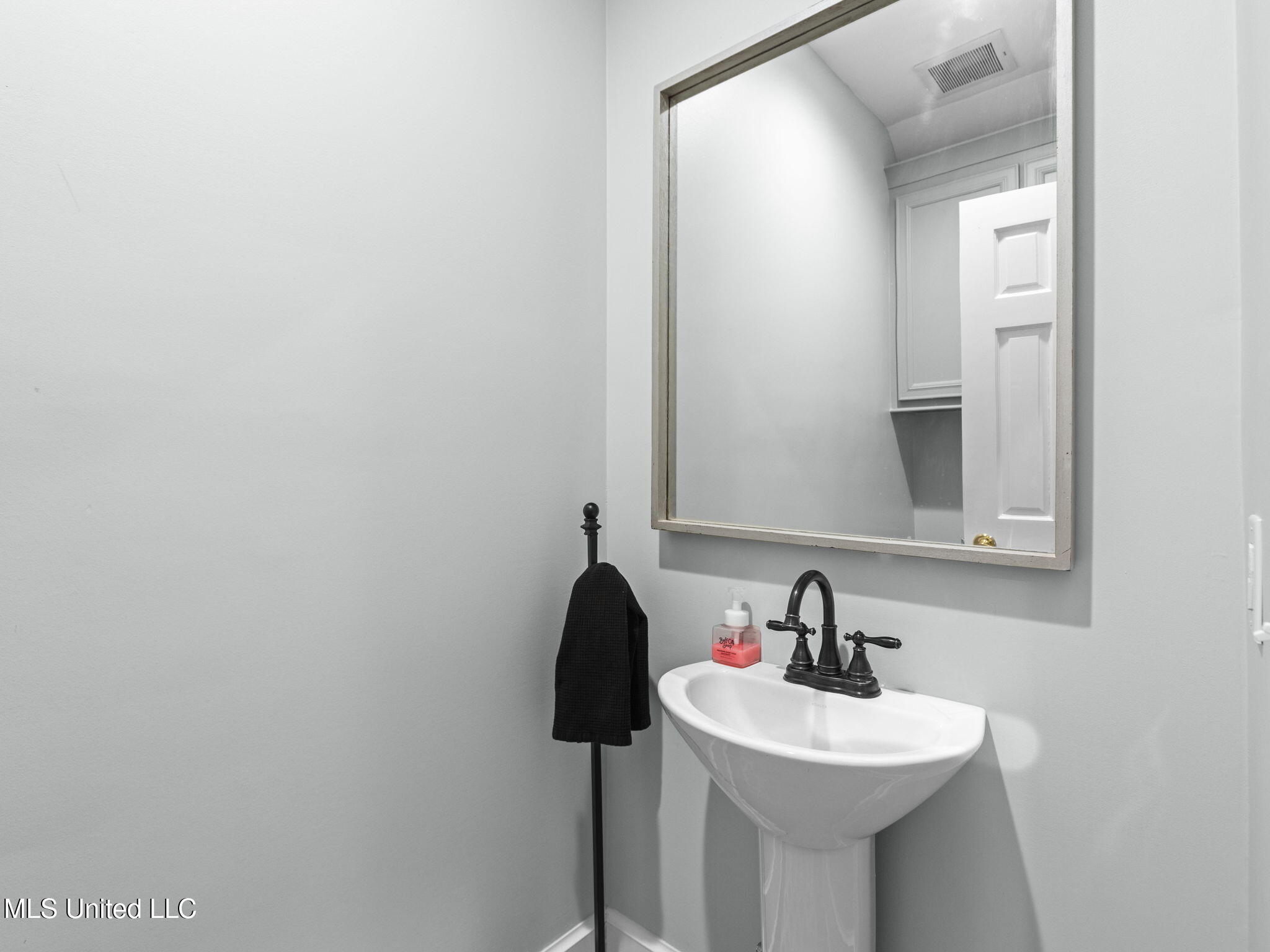 108 Cove Lane Property Photo 37